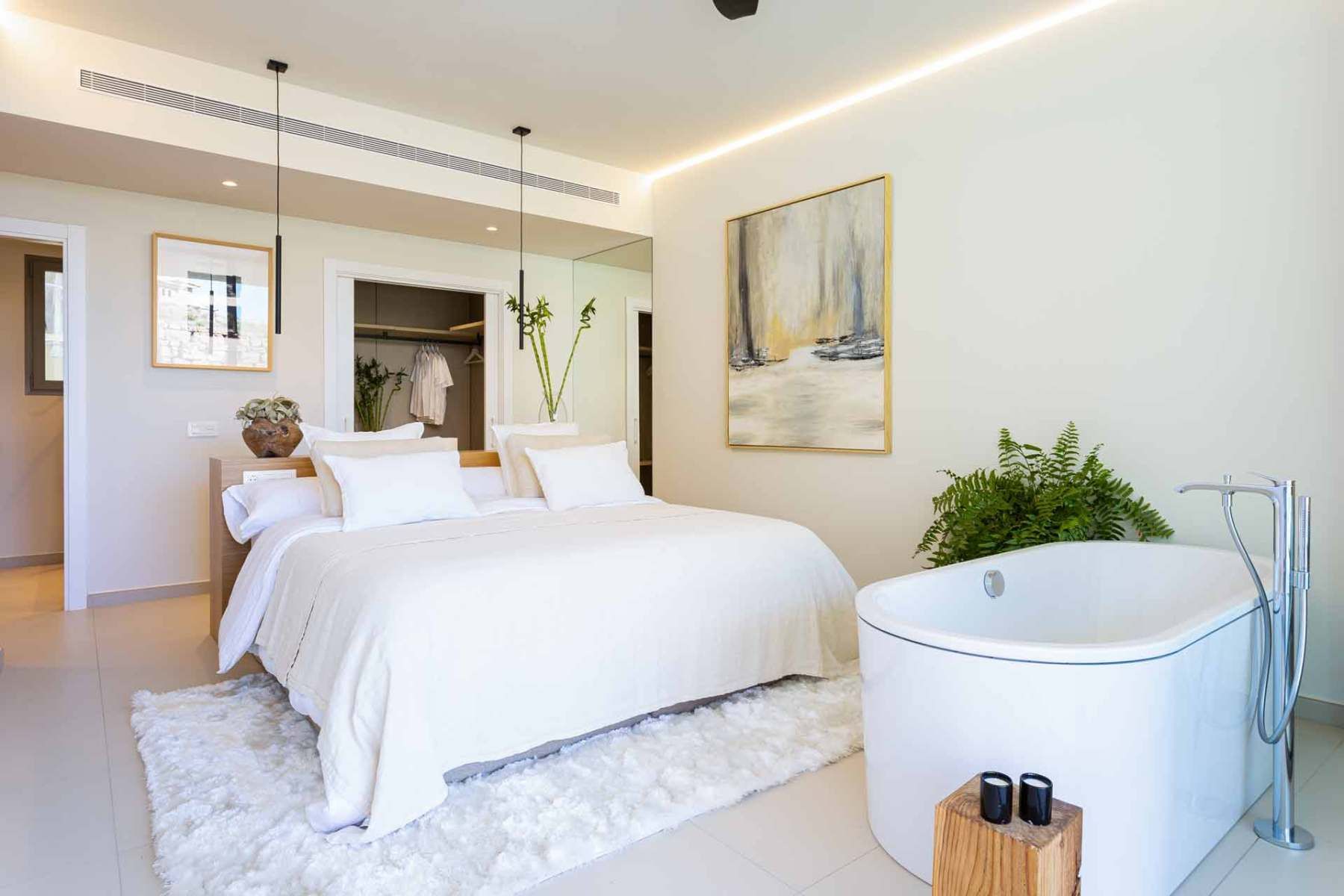 Dining area in open-plan living space, Reserva del Higuerón, Fuengirola