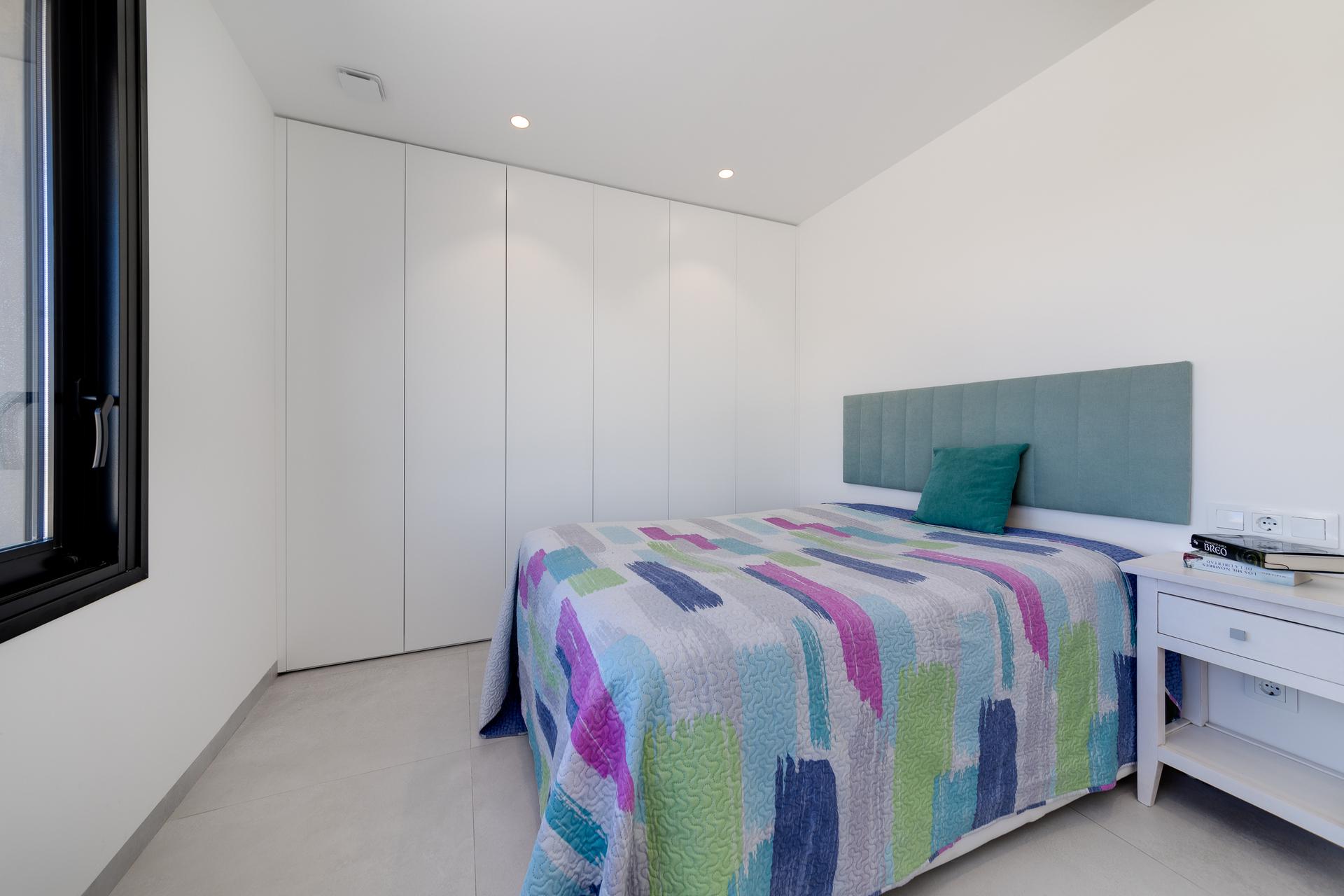 Second bathroom in 3-bedroom new-build villa, Lo Romero Golf, Pilar De La Horadada