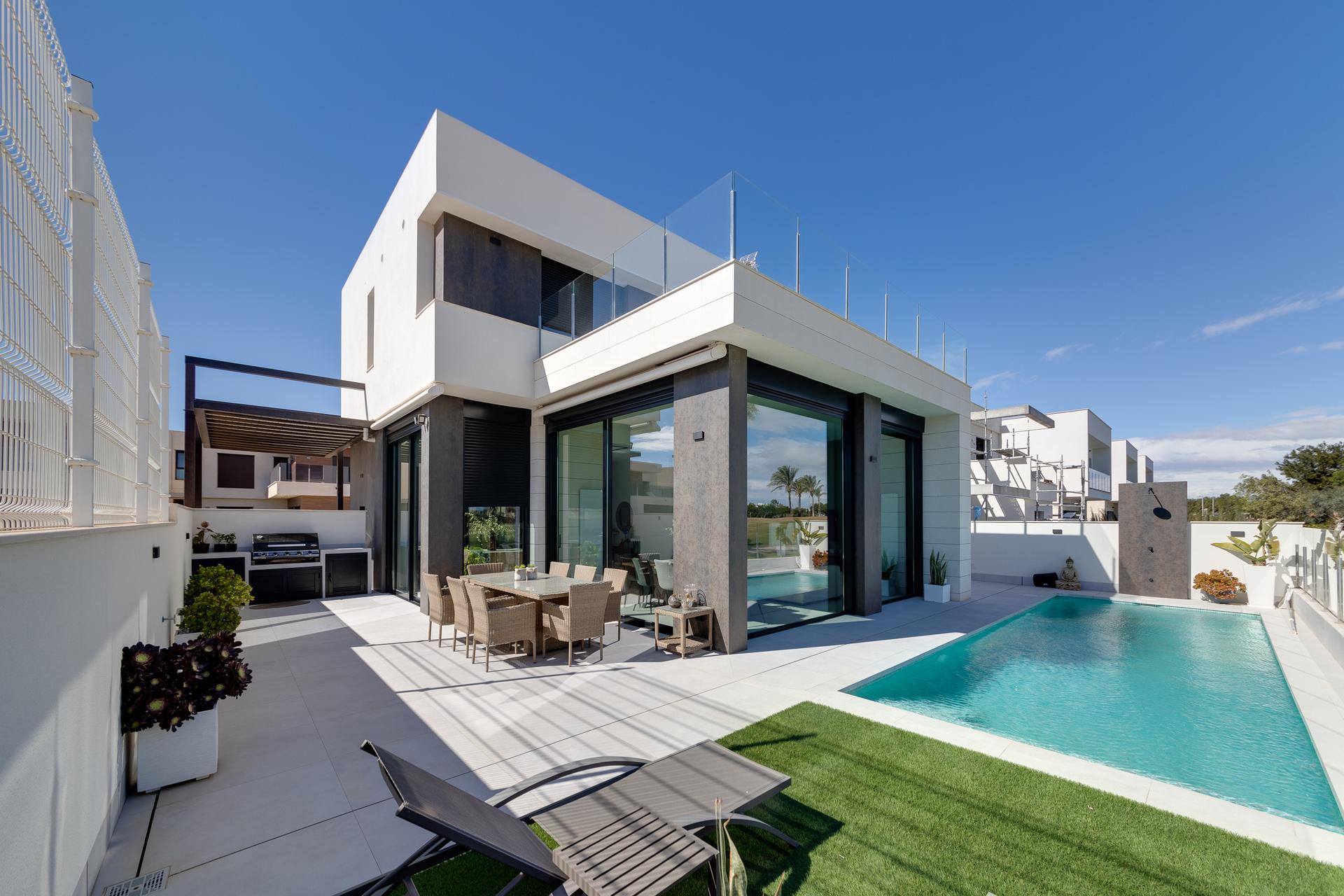 Garden area of new-build villa on 329m2 plot, Lo Romero Golf