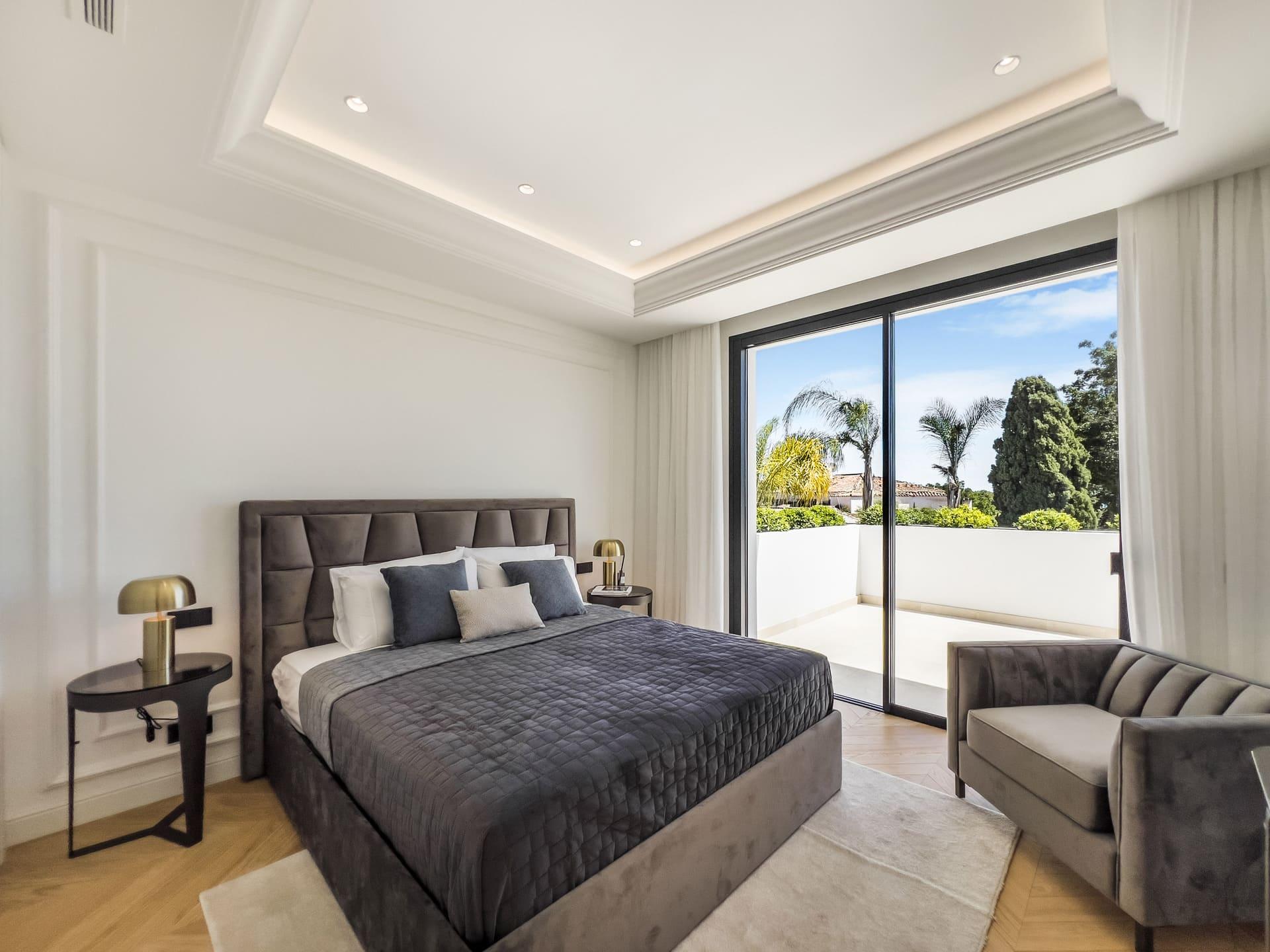 Living area with floor-to-ceiling glazing, Las Lomas de Río Verde