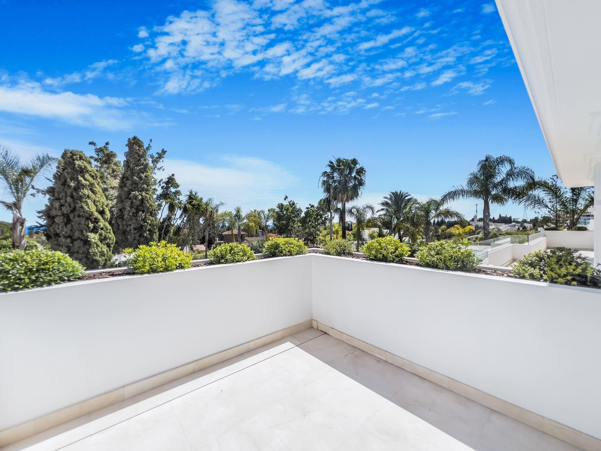 Evening exterior lighting, new-build villa, Las Lomas de Río Verde