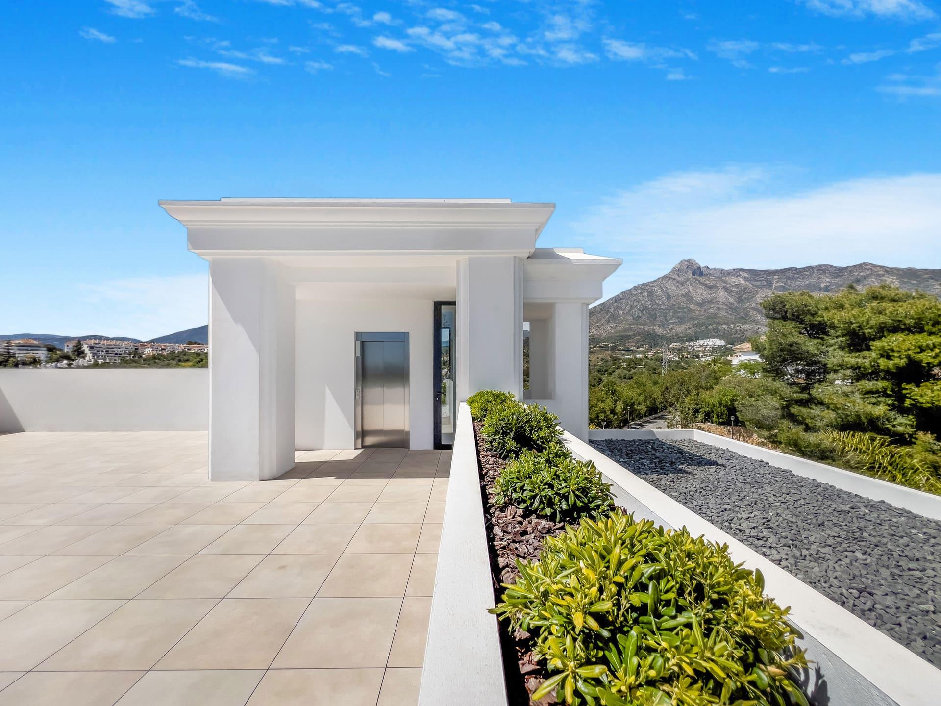 Open-plan kitchen and living area, Las Lomas de Río Verde, Marbella