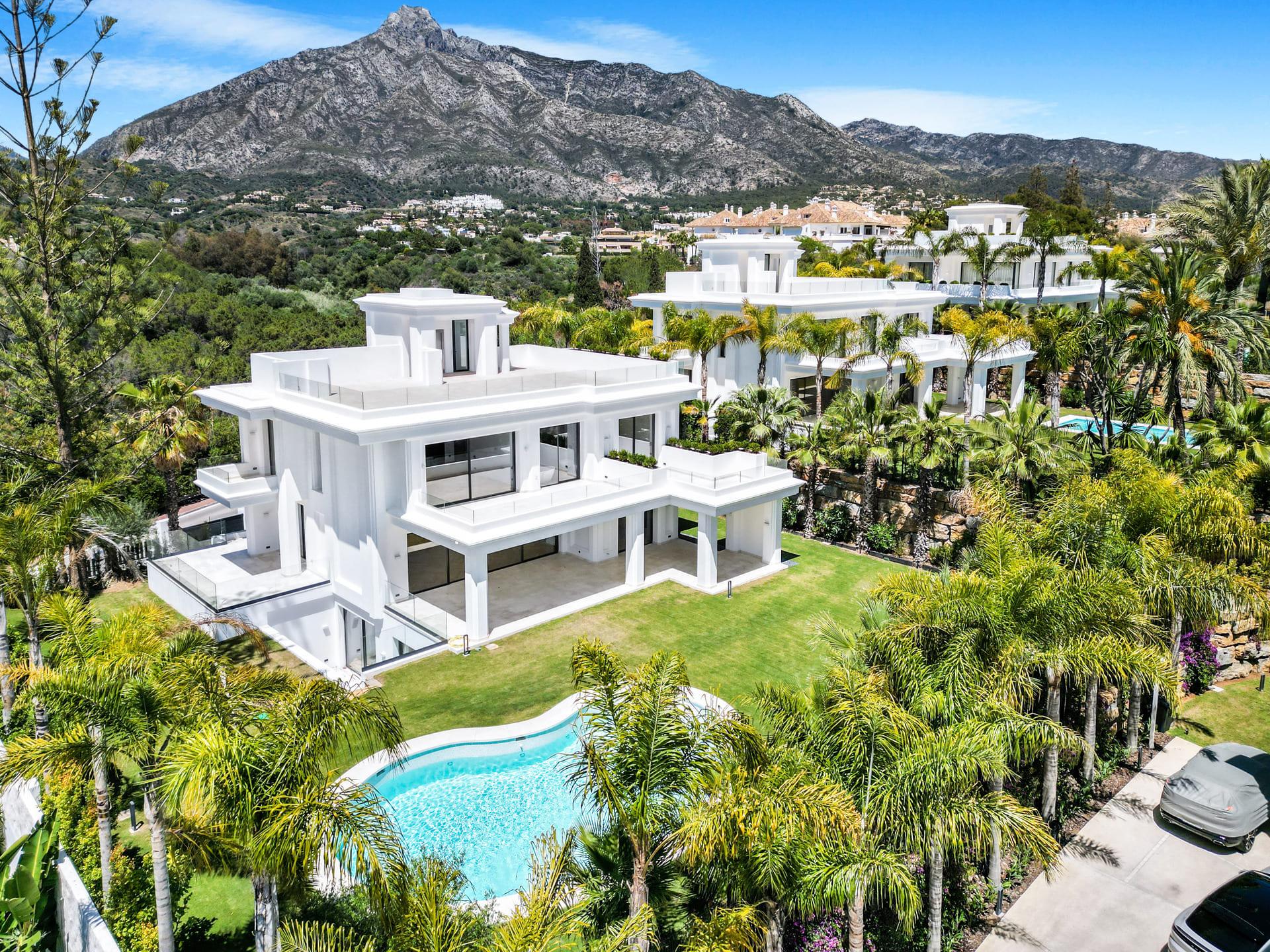 Terrace with outdoor furniture, 6-bedroom villa, Las Lomas de Río Verde