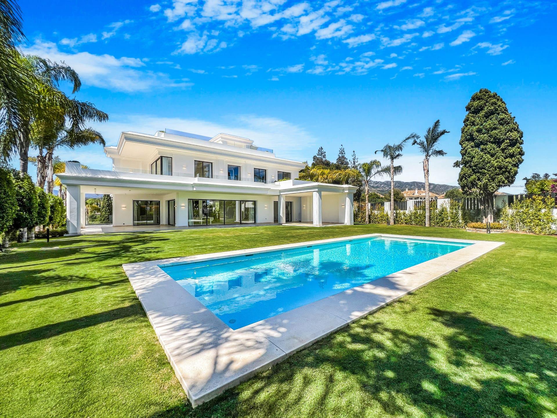 Surrounding residential street, Las Lomas de Río Verde, Marbella