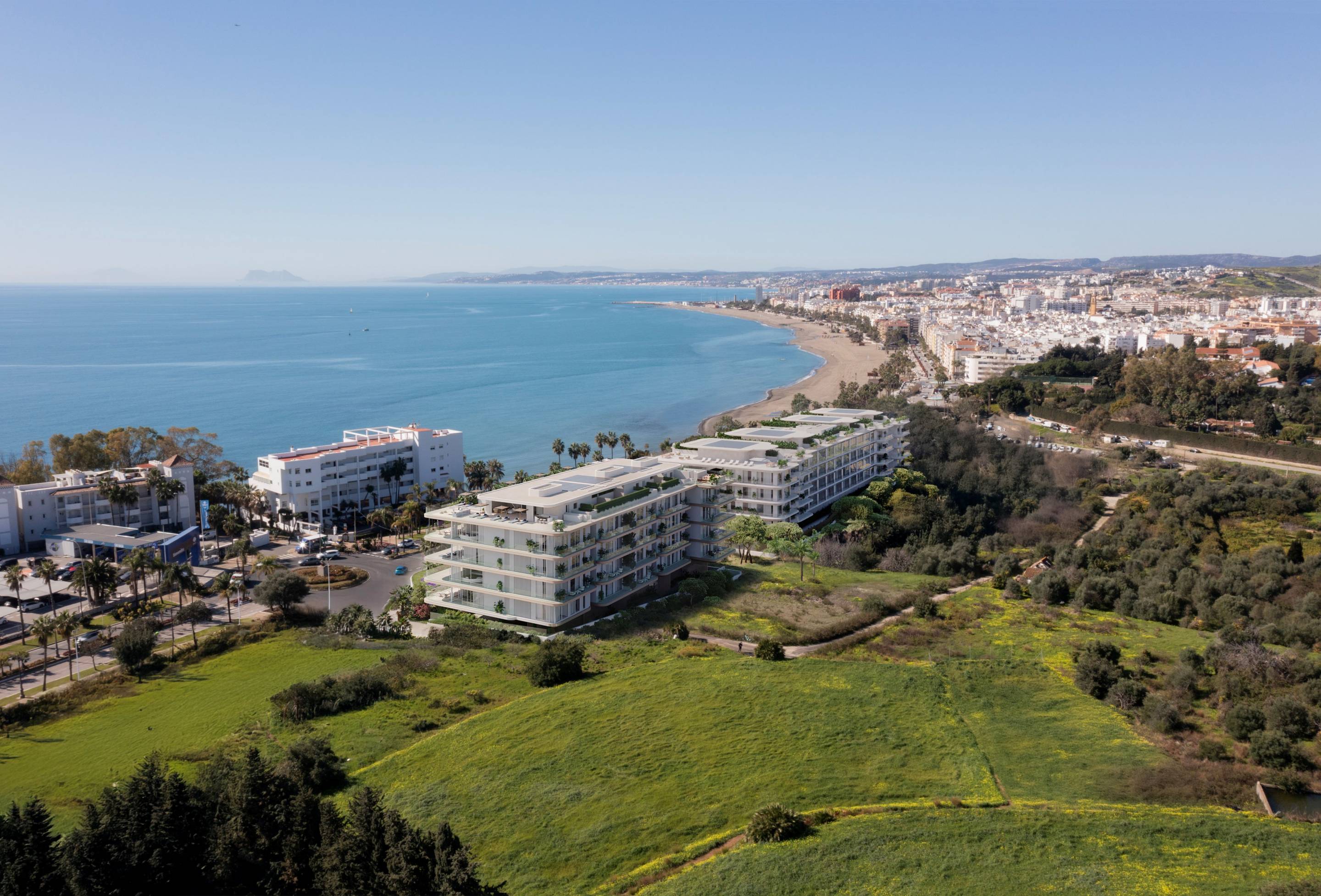 Open-plan living and dining area in 4-bedroom apartment, Los Llanos, Estepona