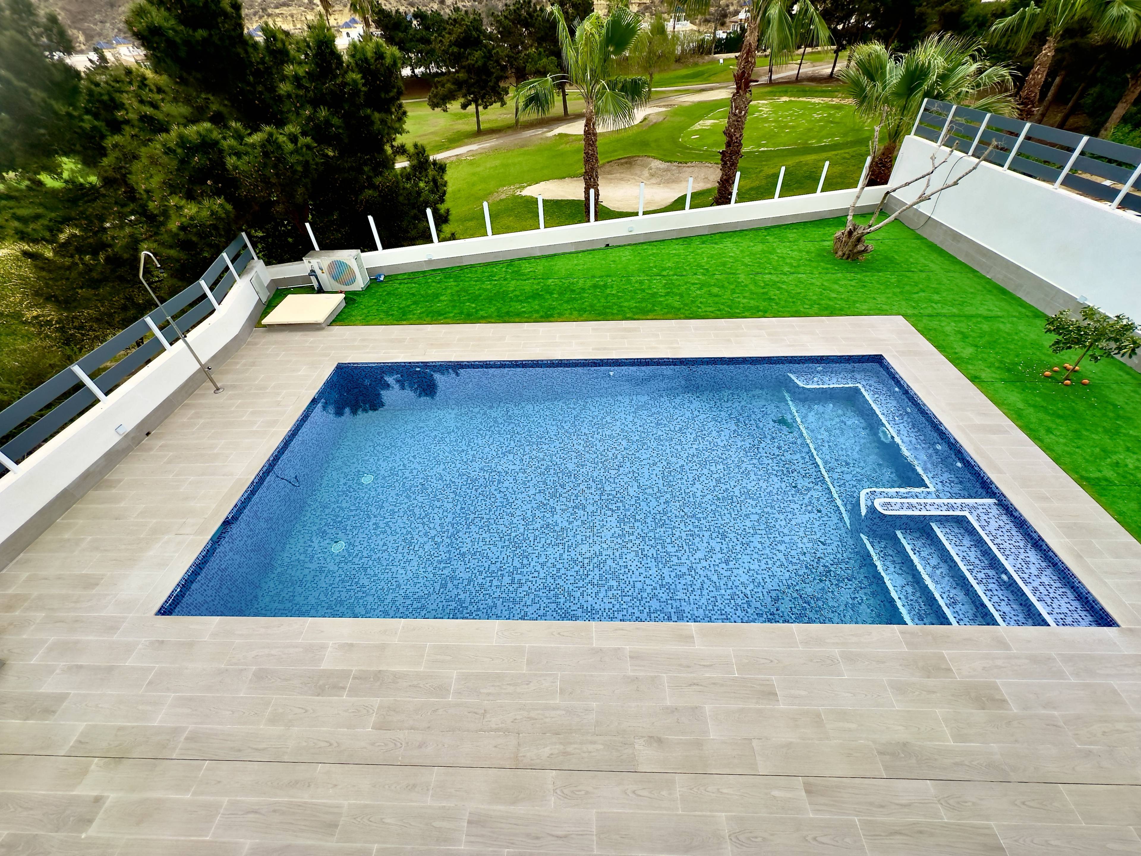 Bathroom with shower in 4-bedroom villa, La Marquesa