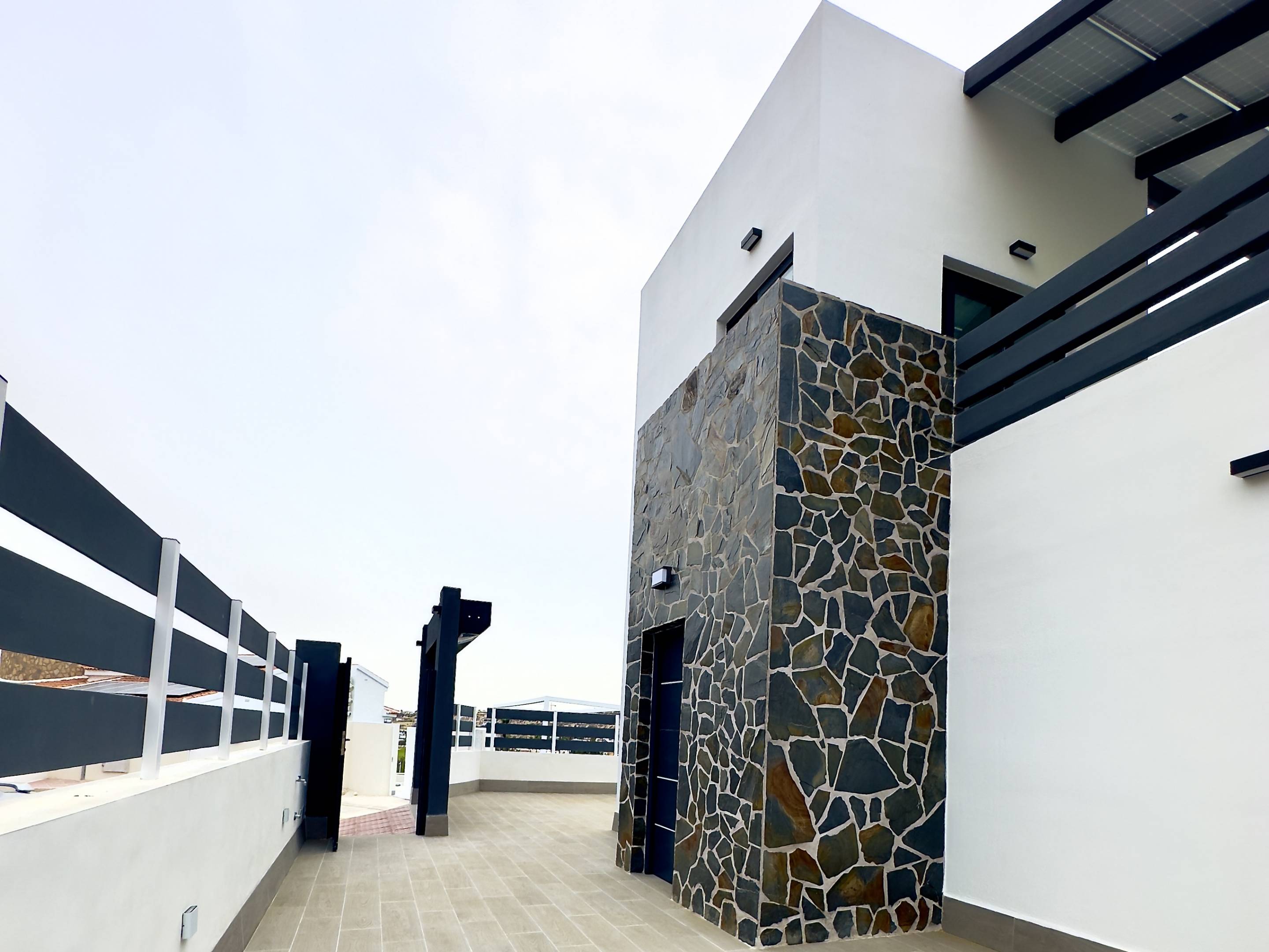 Rear garden area of new-build villa in La Marquesa, Rojales
