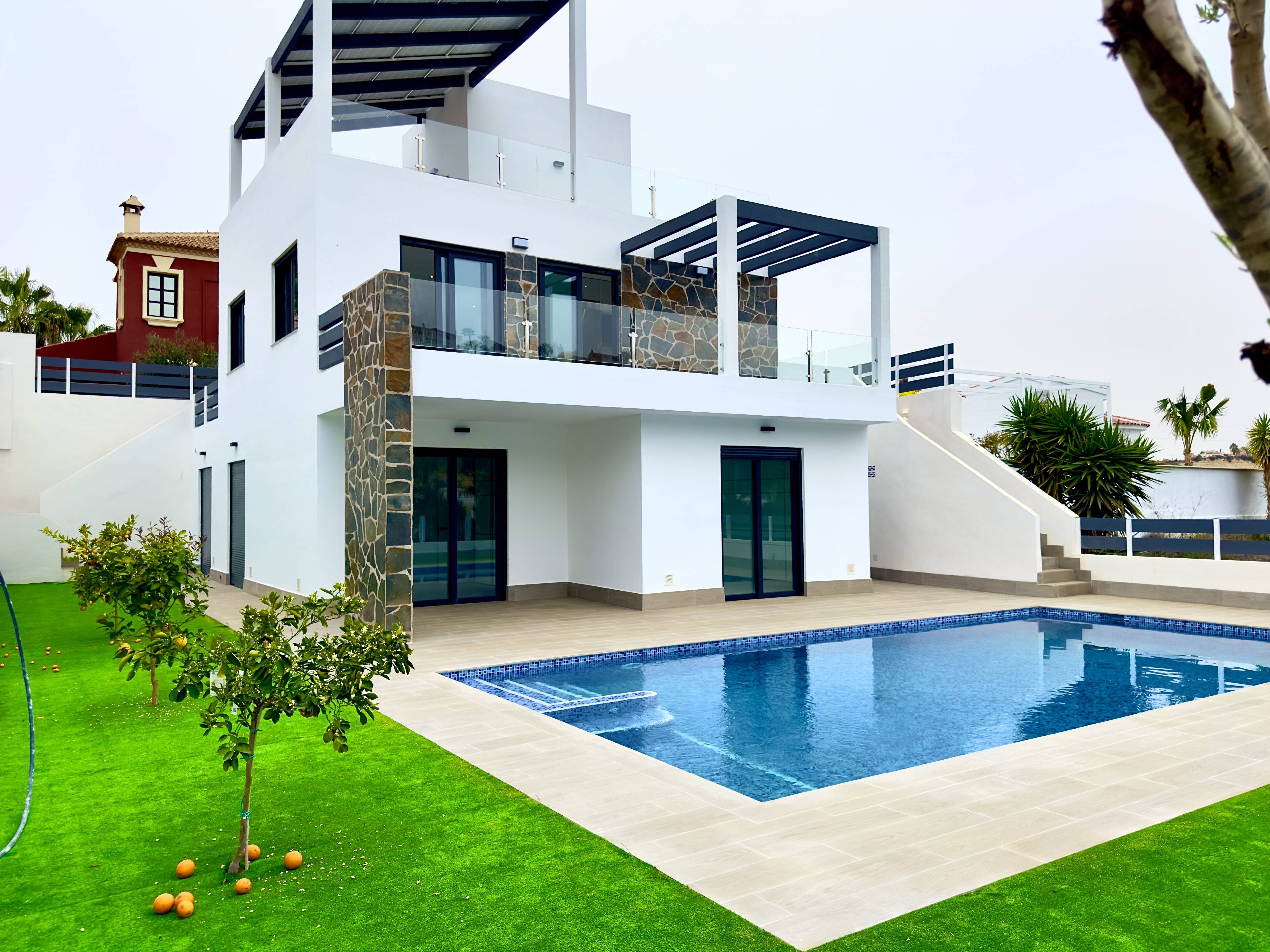 Built-in storage in bedroom, 4-bed villa in La Marquesa, Rojales