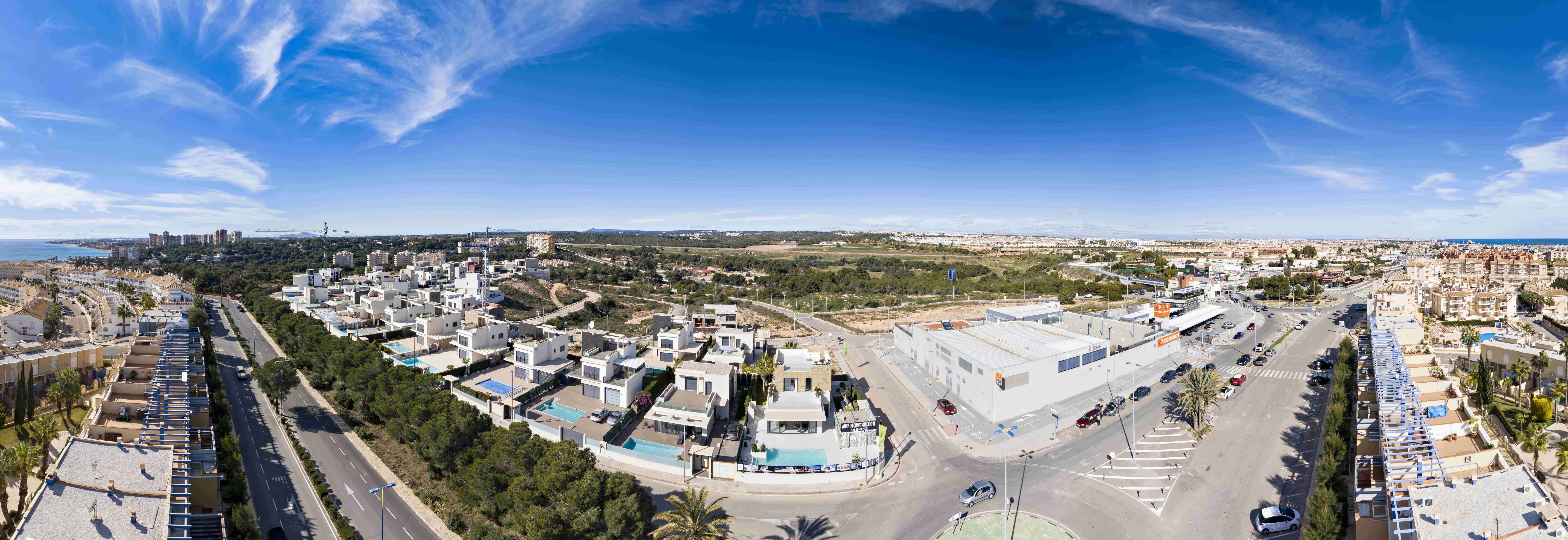 Garden area at new-build 4-bedroom villa in Campoamor