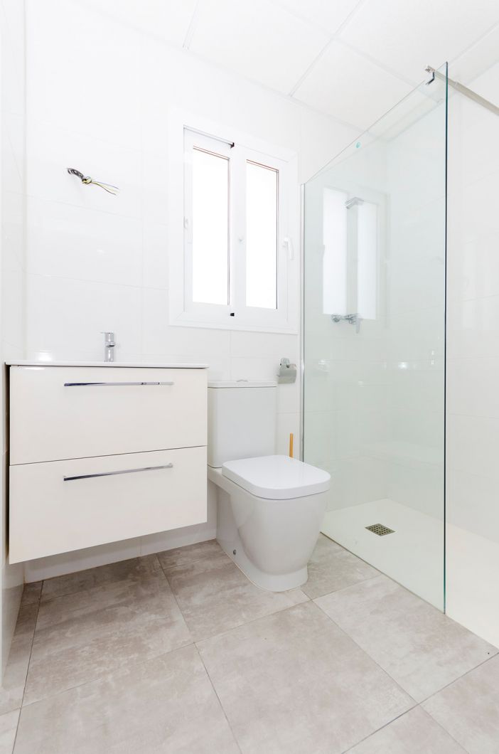Second bathroom in 3-bedroom villa, El Limonar, Torrevieja