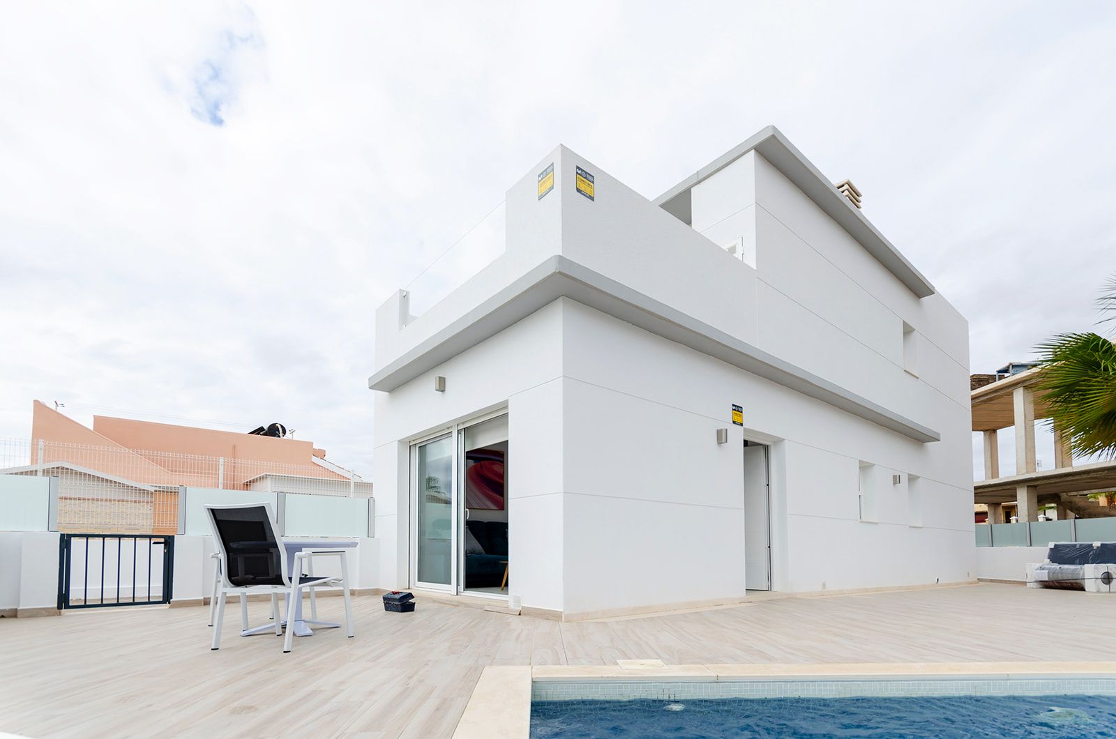 Hallway and internal layout in 3-bedroom villa, El Limonar