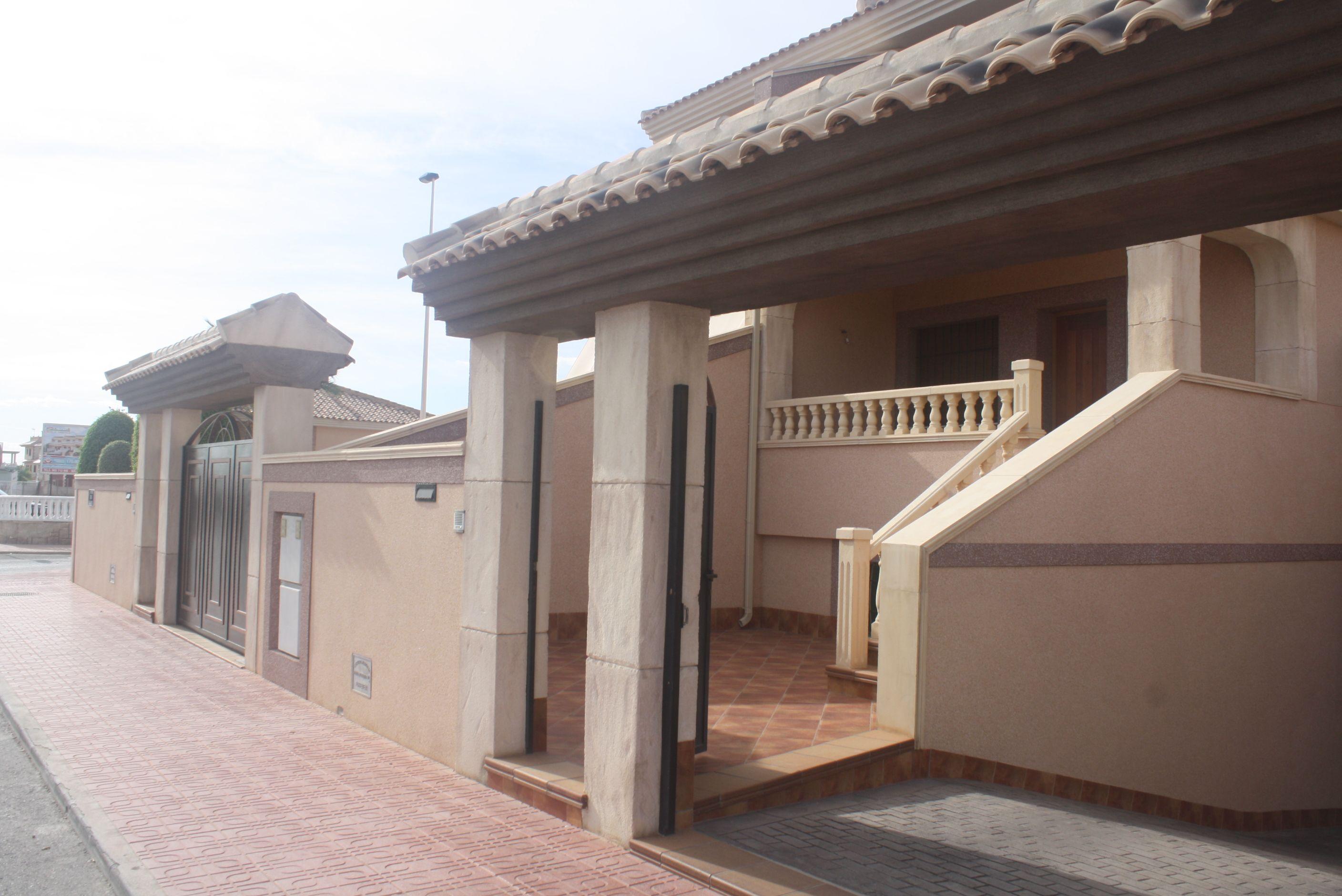 Development overview showing communal pool, Los Balcones, Torrevieja