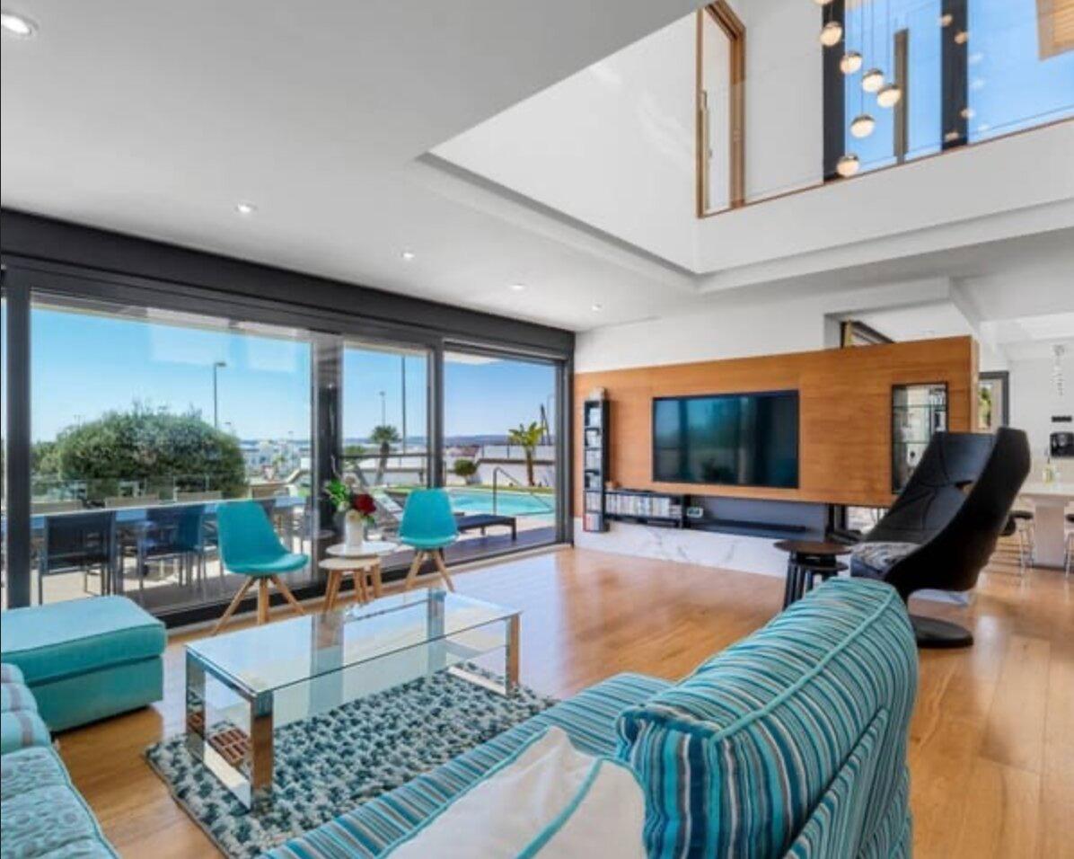 Living room in 5-bedroom villa, Pueblo Bravo