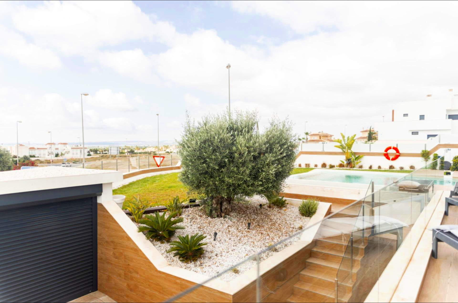 Garden area of the residential complex in Pueblo Bravo