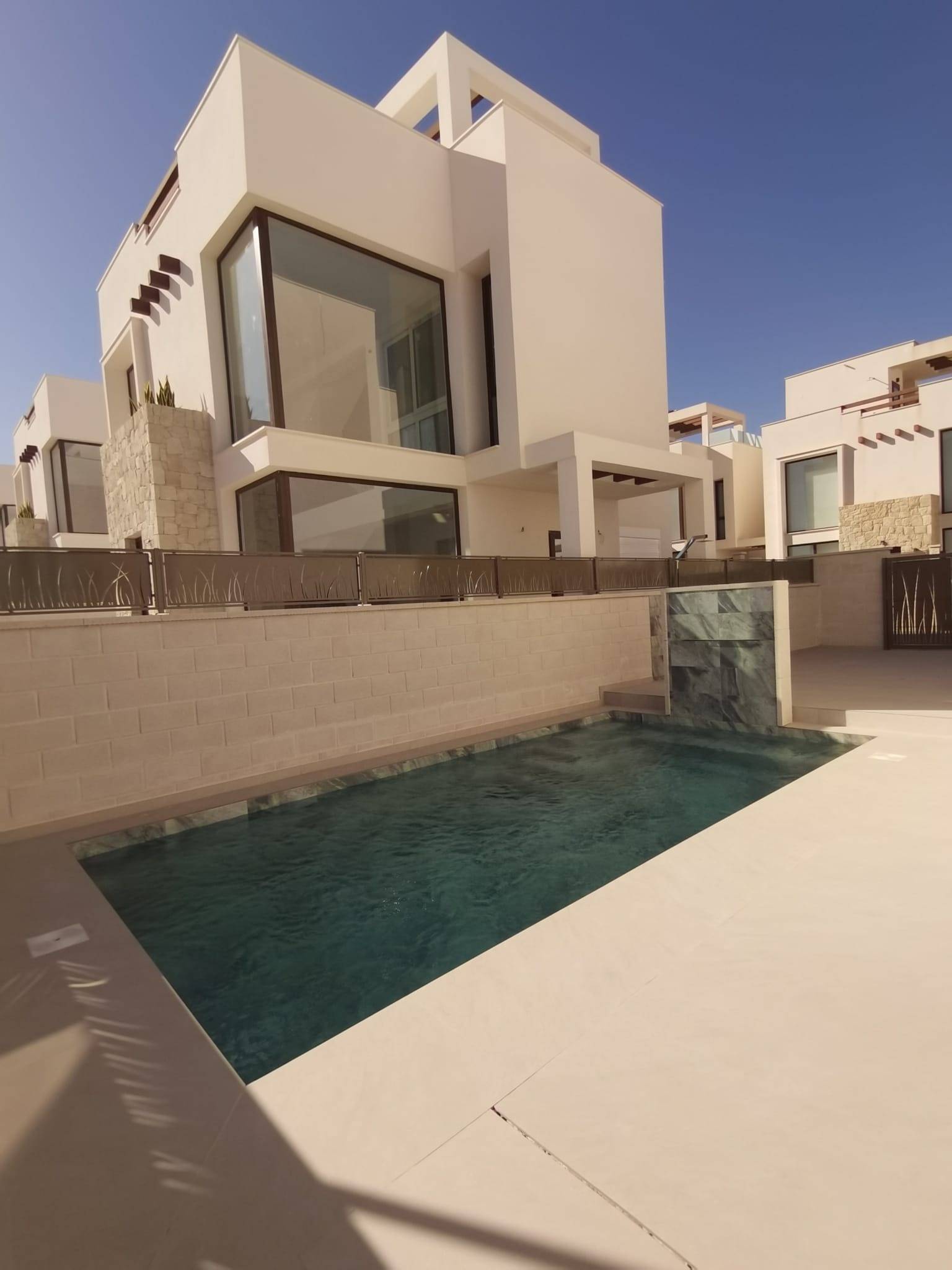 Villa for sale in Ciudad Quesada, Ciudad Quesada - exterior view of the residential building