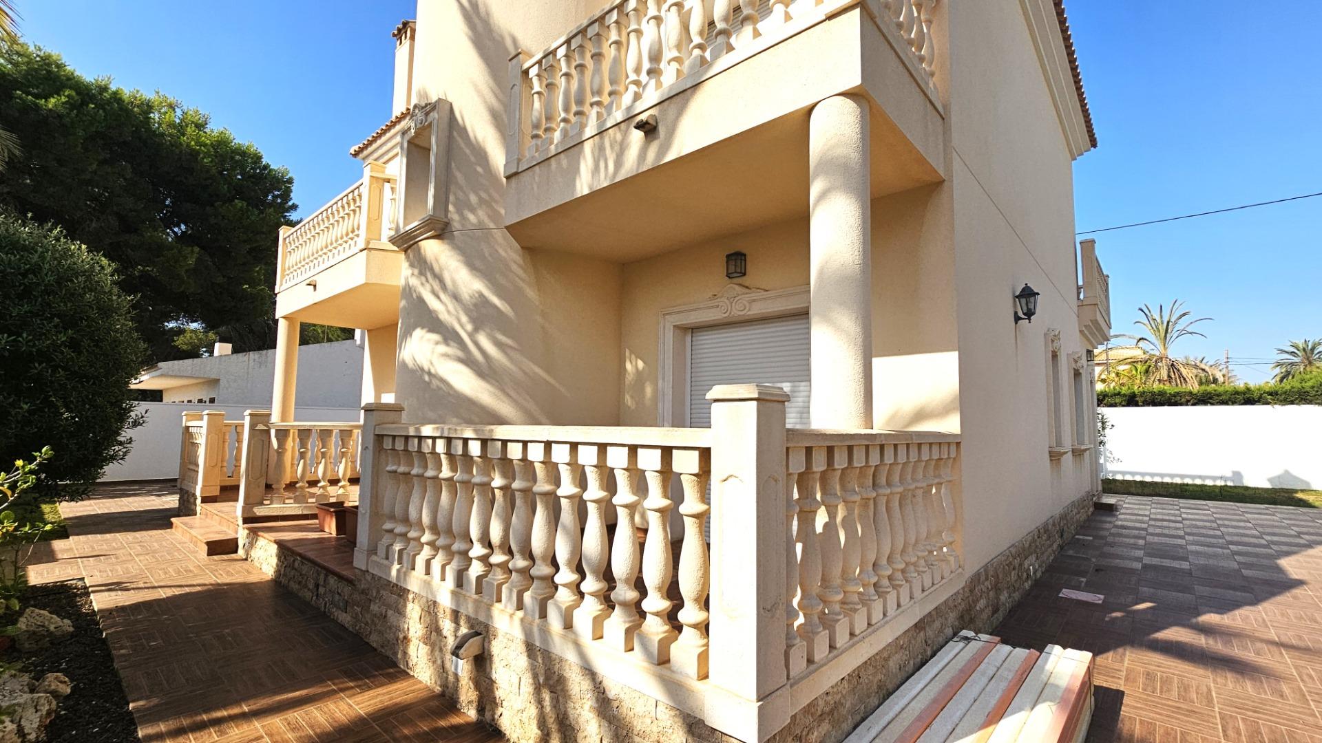 Entrance of the villa in La caleta, Cabo Roig