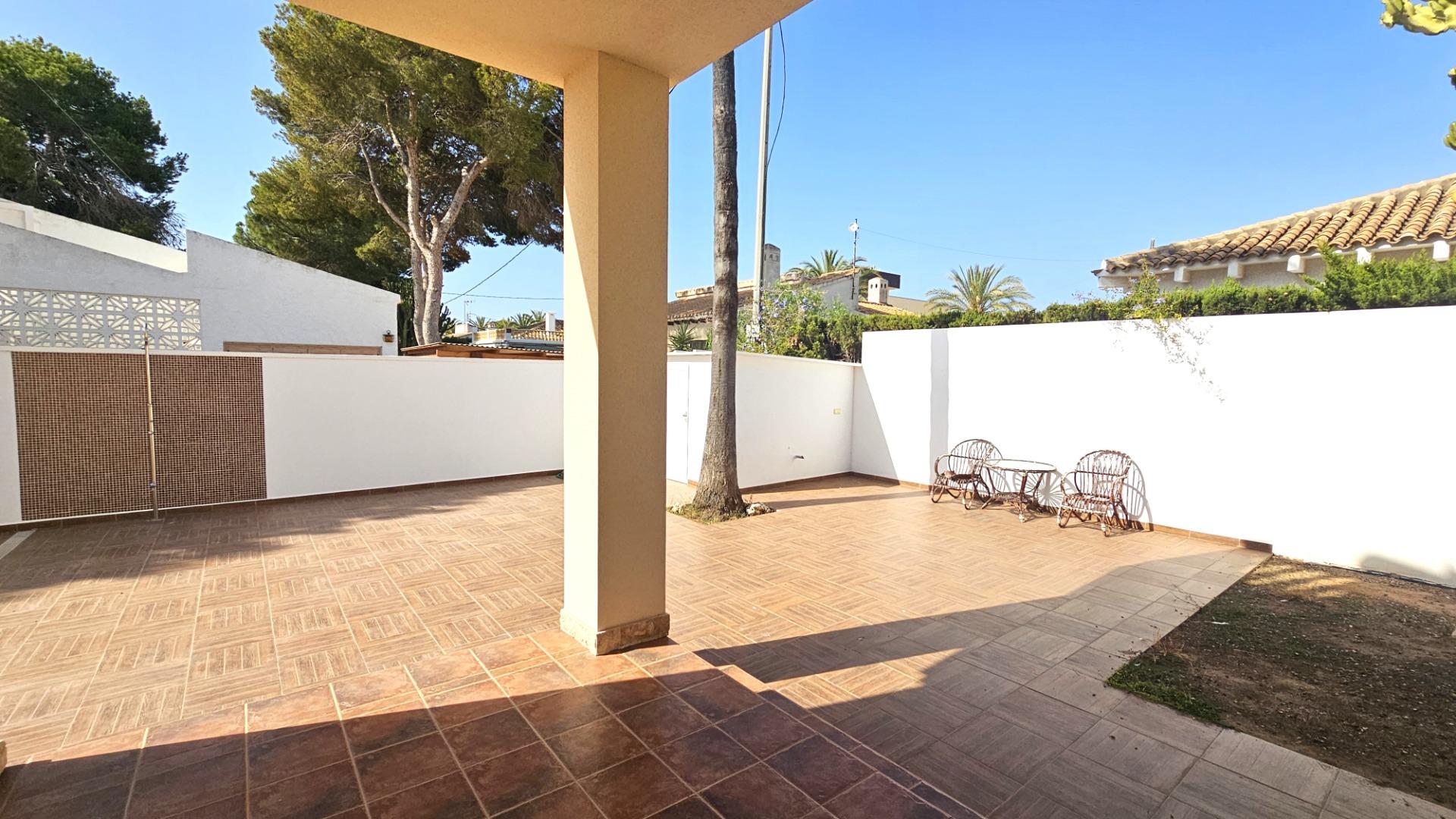 Neighbourhood view of the villa in La caleta, Cabo Roig (view 29)