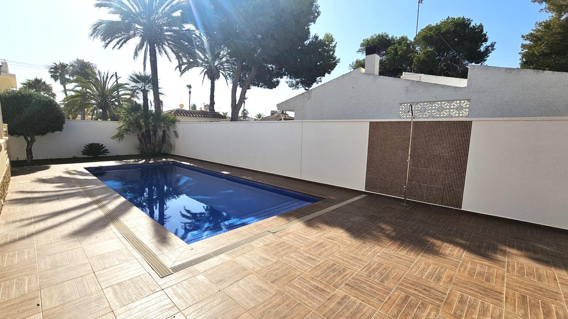 Complex grounds of the villa in La caleta, Cabo Roig (view 30)
