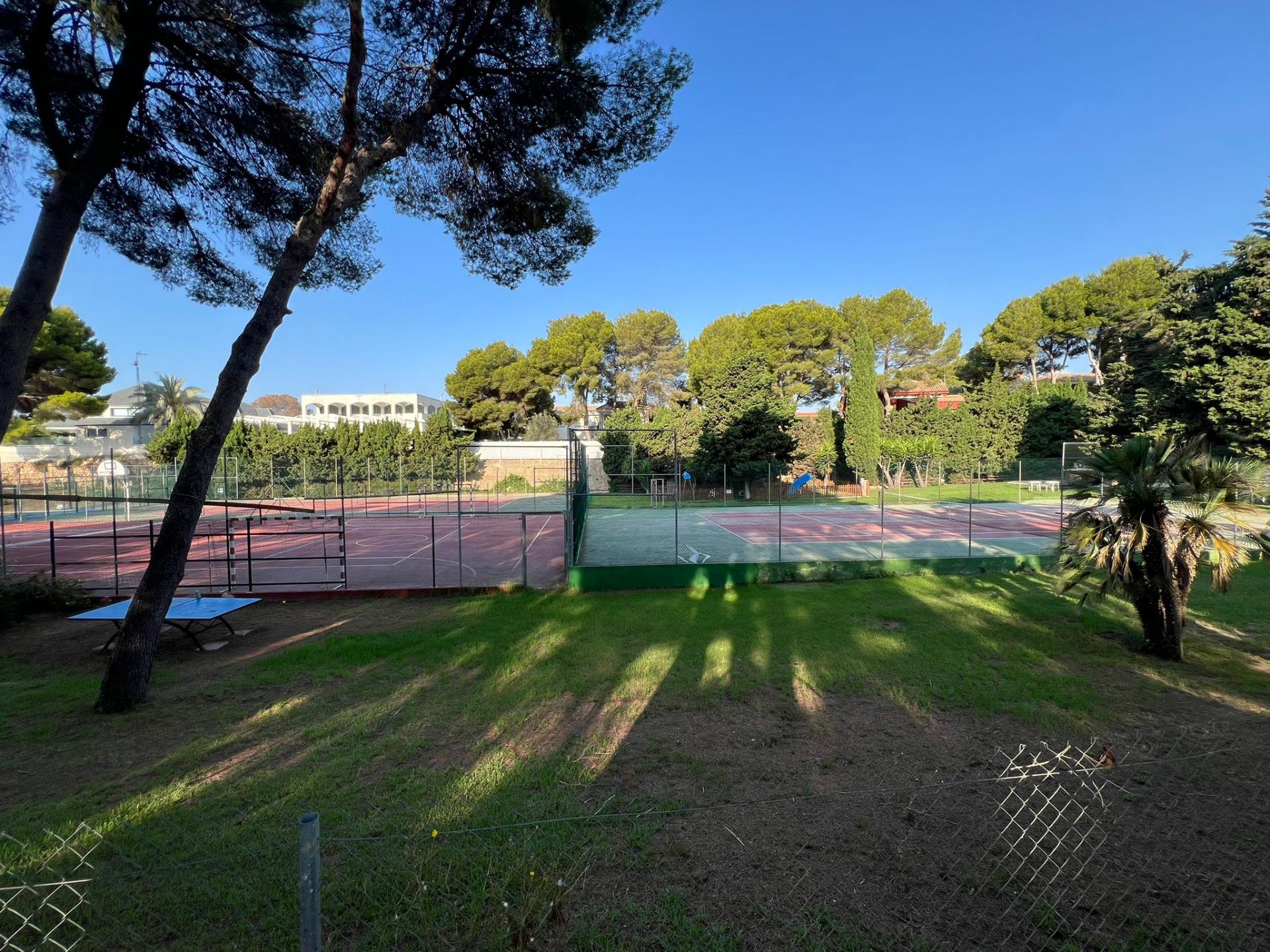 Complex grounds of the villa in Campoamor, Orihuela Costa (view 70)