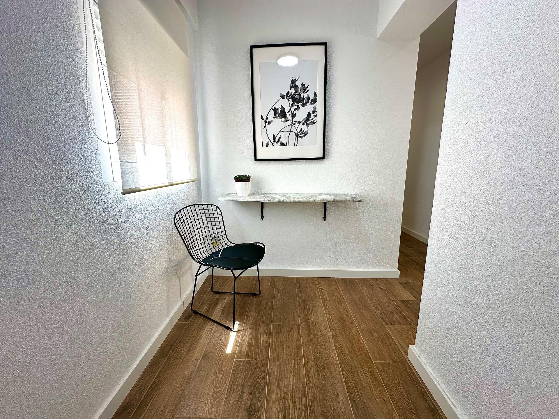 Bedroom in 3-bedroom apartment, Centro