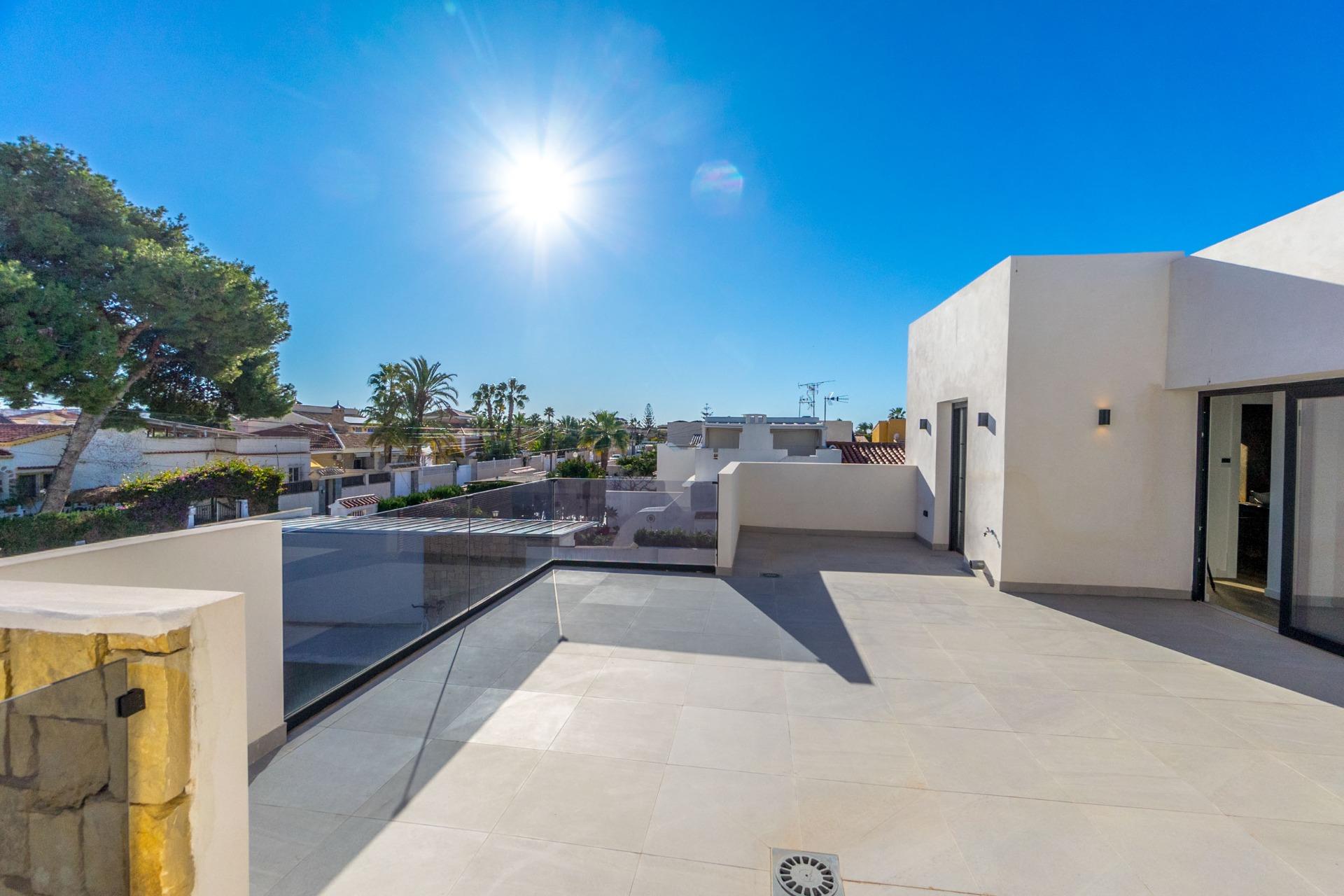 Entrance of the villa in Torreta Florida, Torrevieja (view 36)