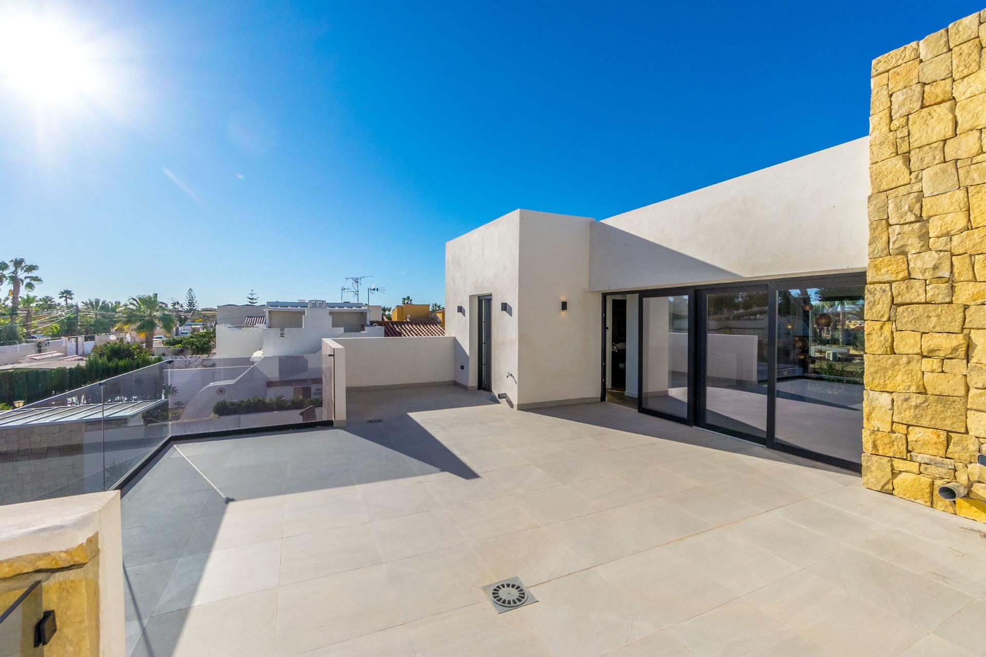 Parking area of the villa in Torreta Florida, Torrevieja (view 37)