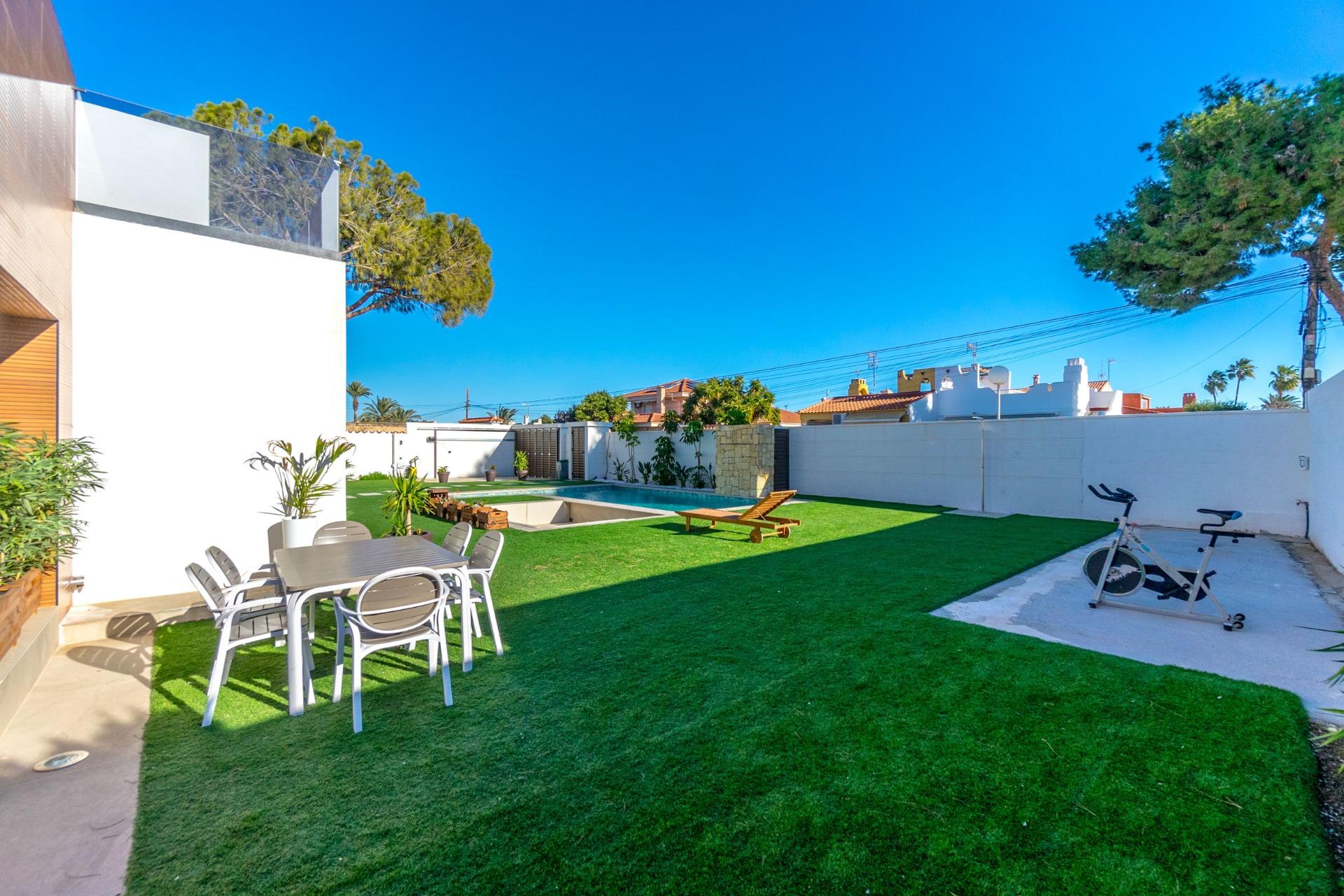 Parking area of the villa in Torreta Florida, Torrevieja (view 47)