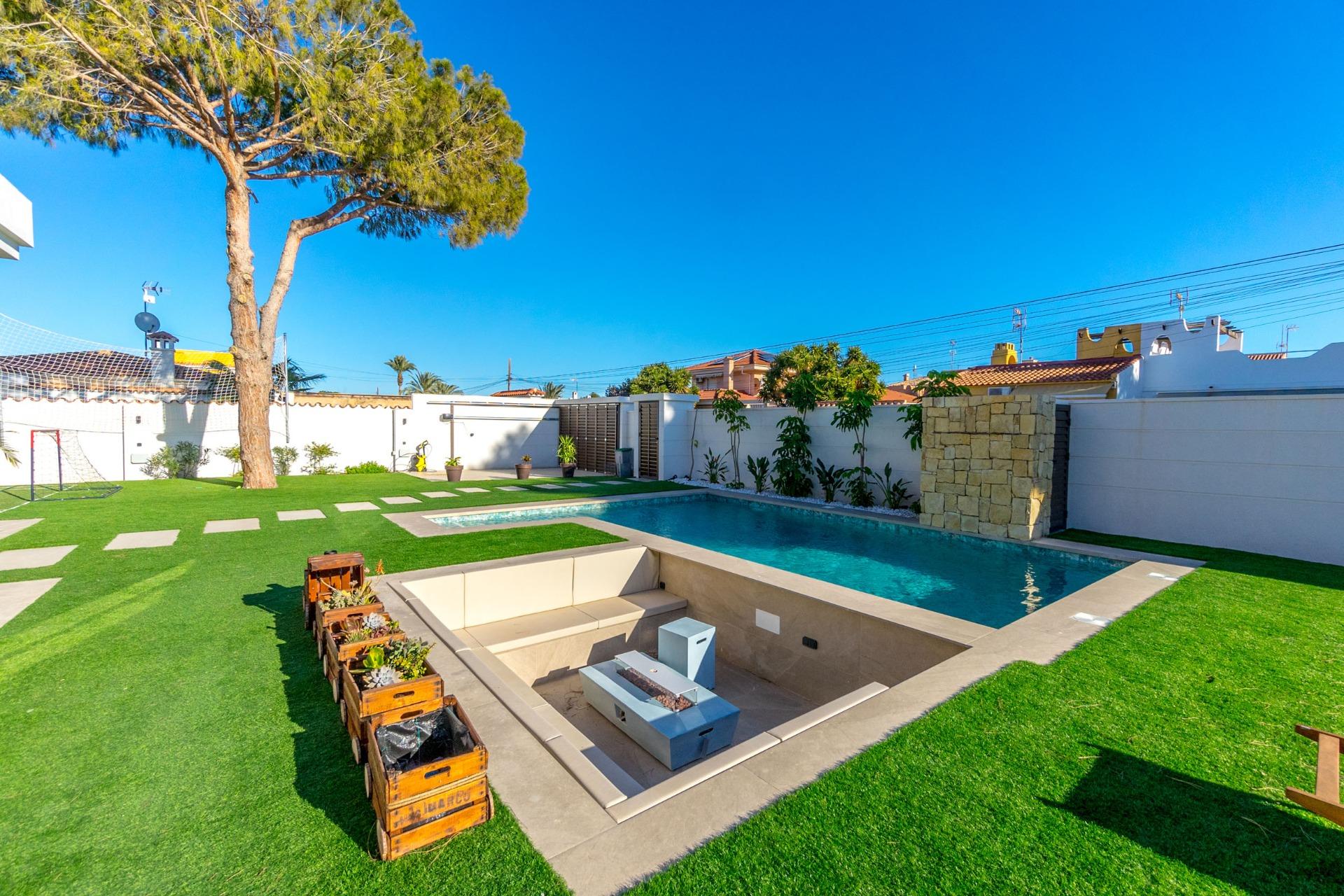 Entrance of the villa in Torreta Florida, Torrevieja (view 56)