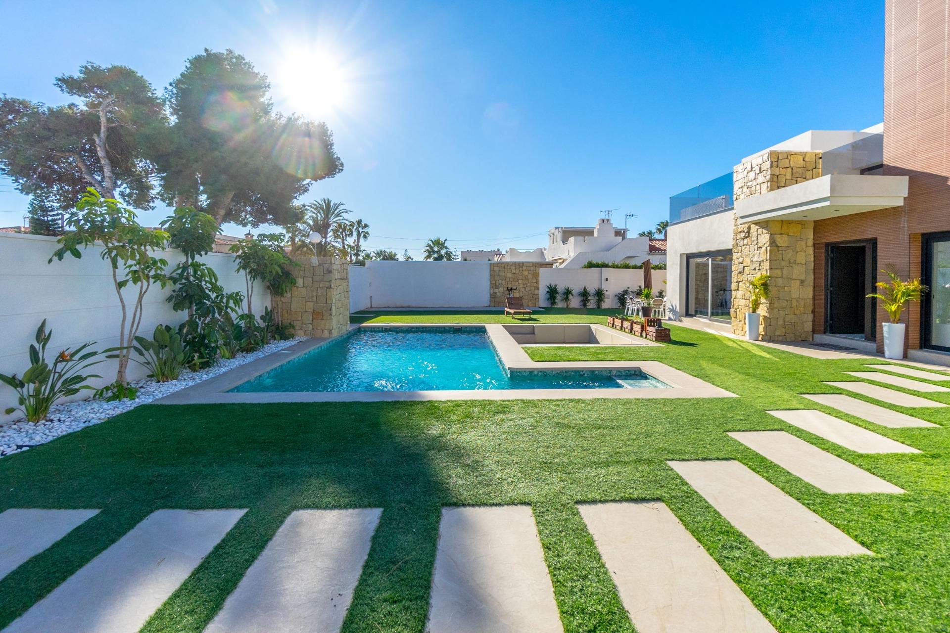 Street view of the villa in Torreta Florida, Torrevieja (view 58)