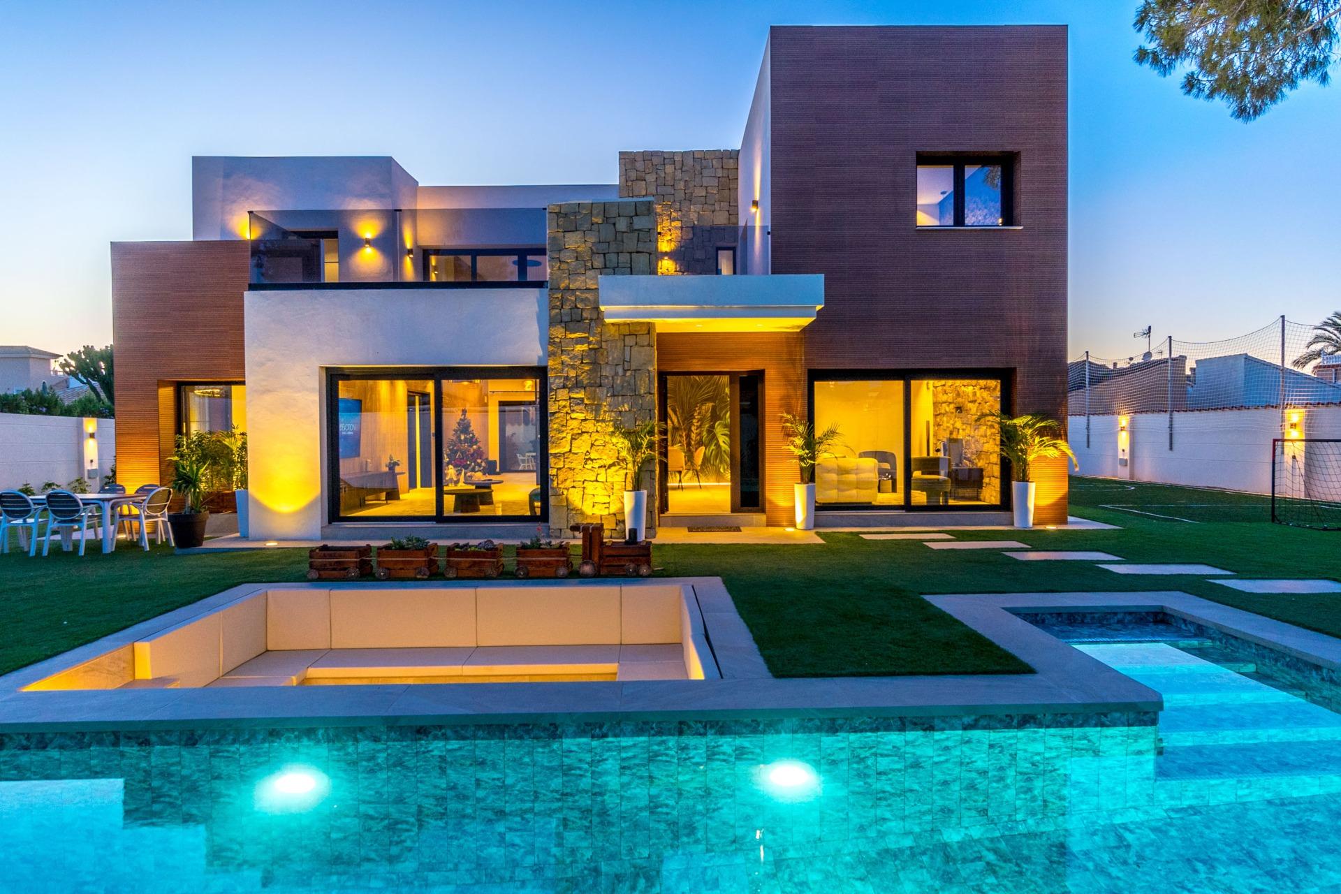 Building detail of the villa in Torreta Florida, Torrevieja (view 61)