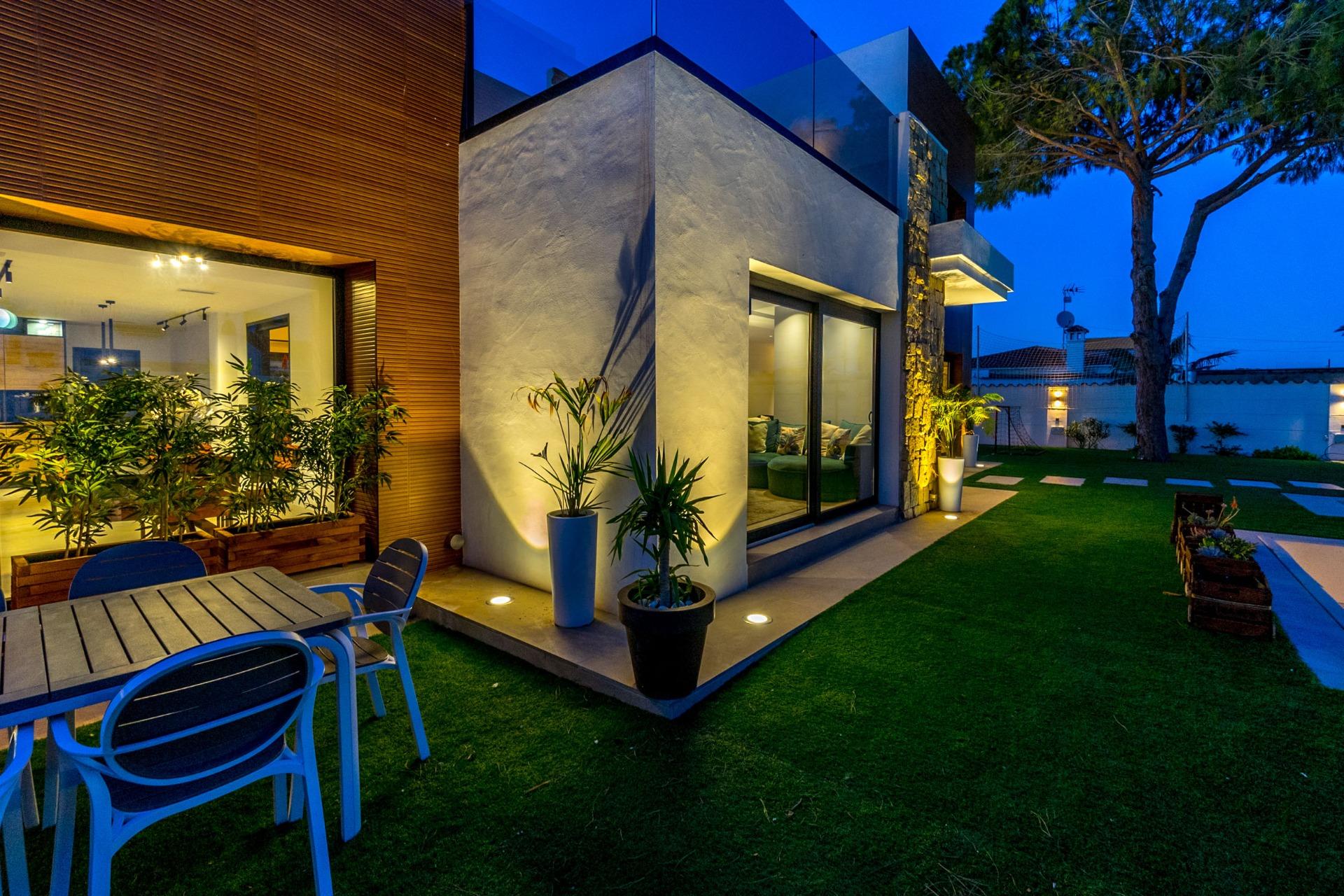 Complex grounds of the villa in Torreta Florida, Torrevieja (view 70)