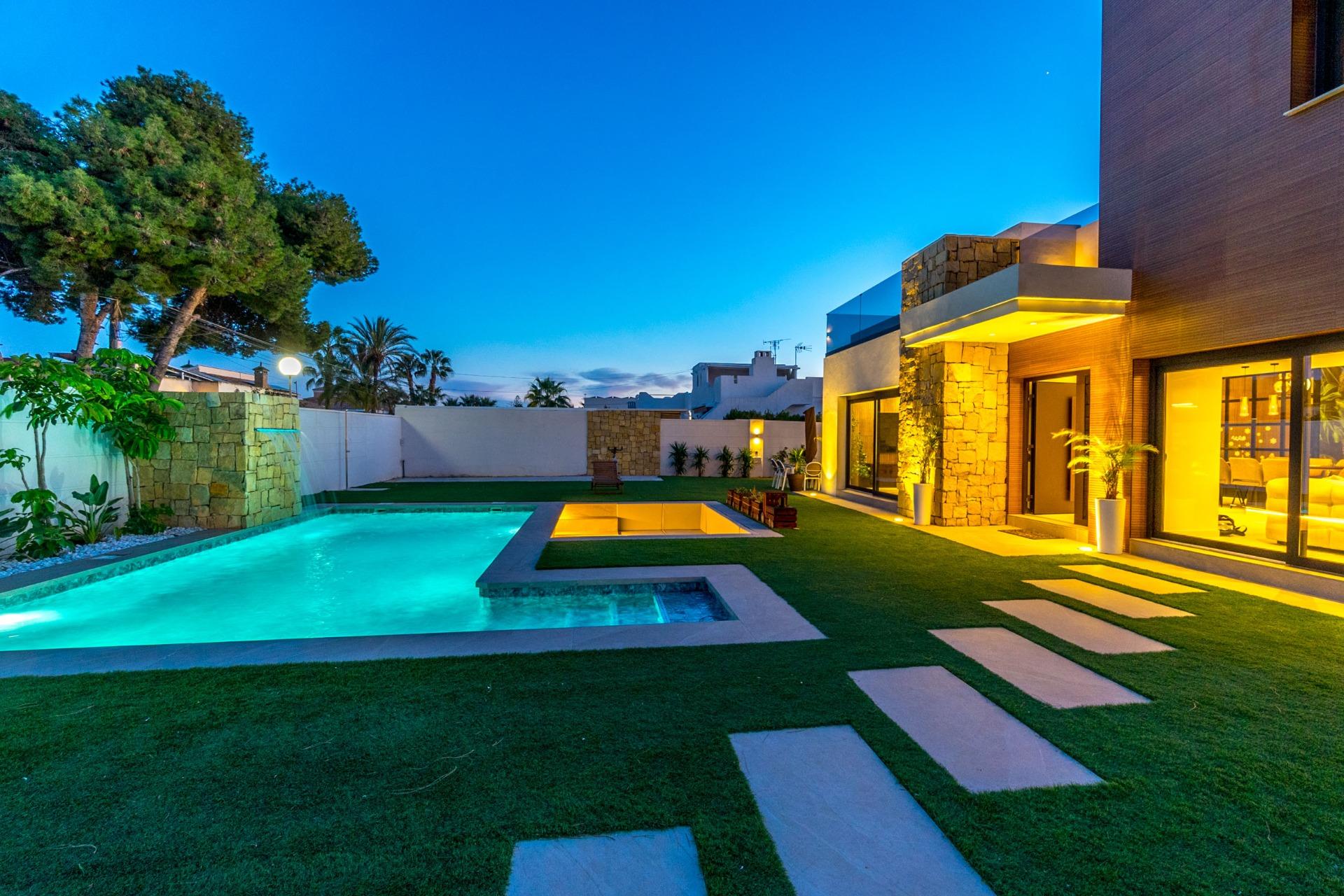 Building detail of the villa in Torreta Florida, Torrevieja (view 71)