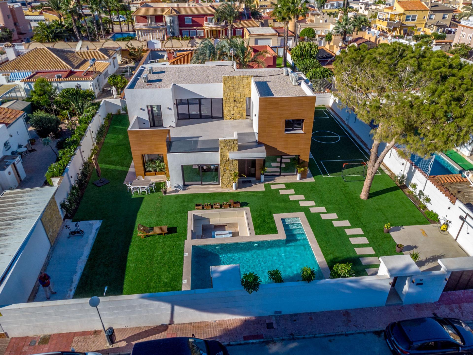 Entrance of the villa in Torreta Florida, Torrevieja (view 76)