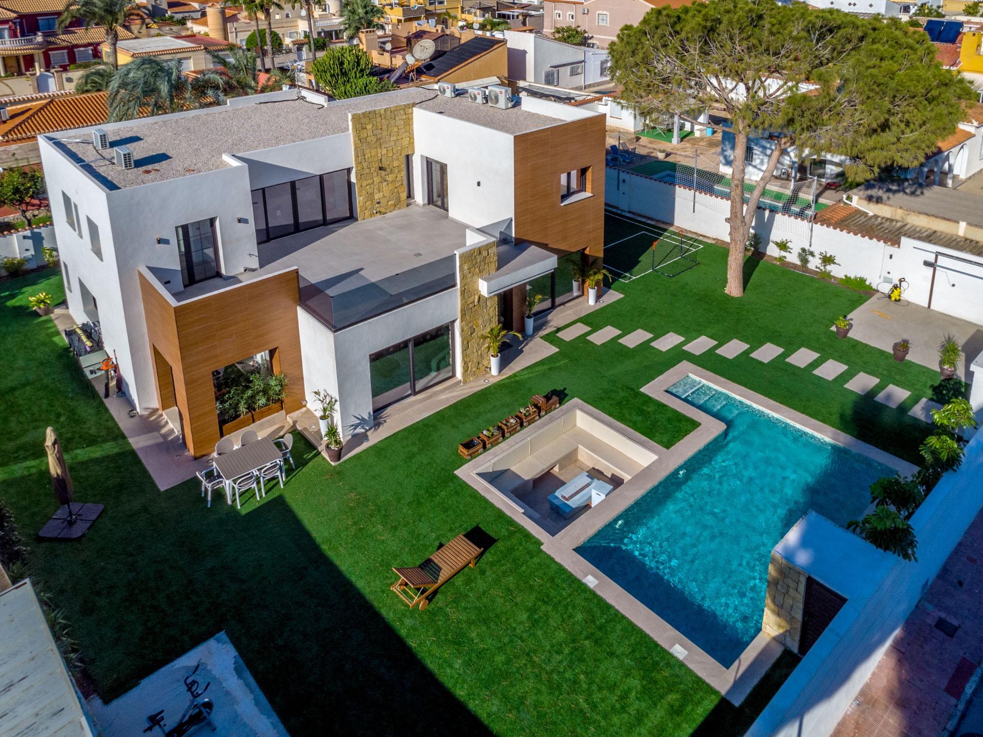 Parking area of the villa in Torreta Florida, Torrevieja (view 77)