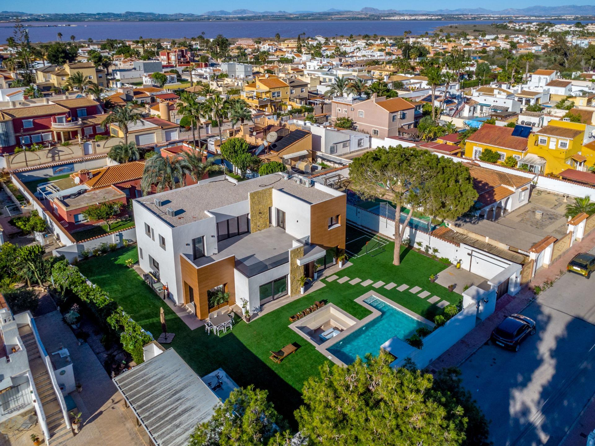 Street view of the villa in Torreta Florida, Torrevieja (view 78)