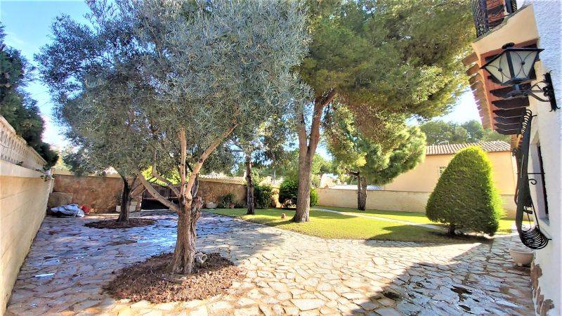 Parking area of the villa in Rocio del Mar, Orihuela Costa (view 27)