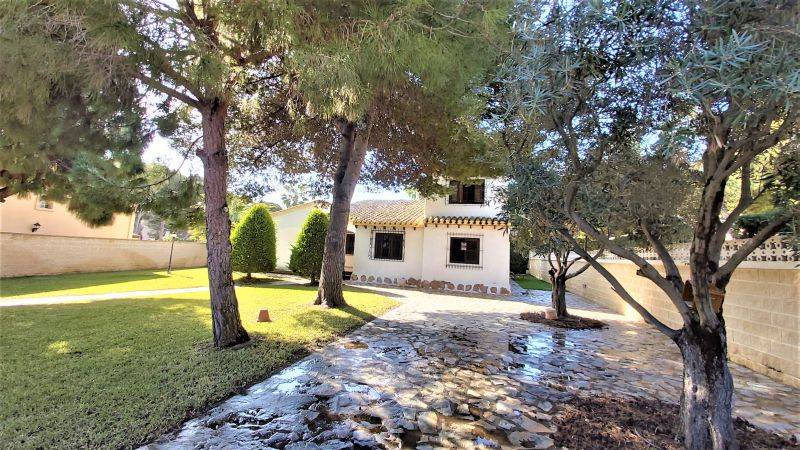 Living area in 4-bedroom villa, Rocio del Mar