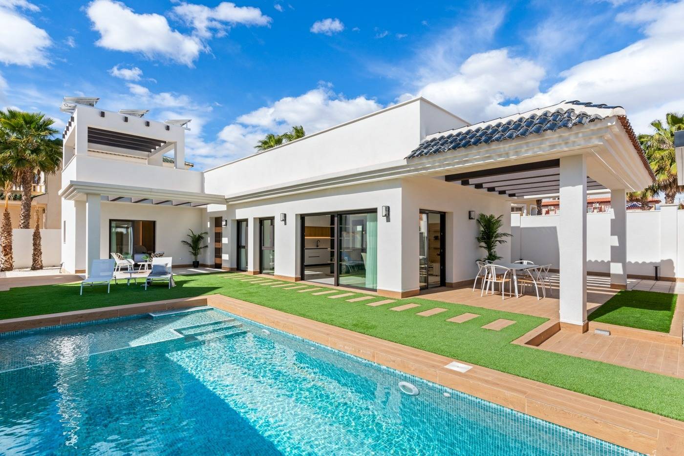 Villa for sale in Ciudad Quesada, Ciudad Quesada - exterior view of the residential building