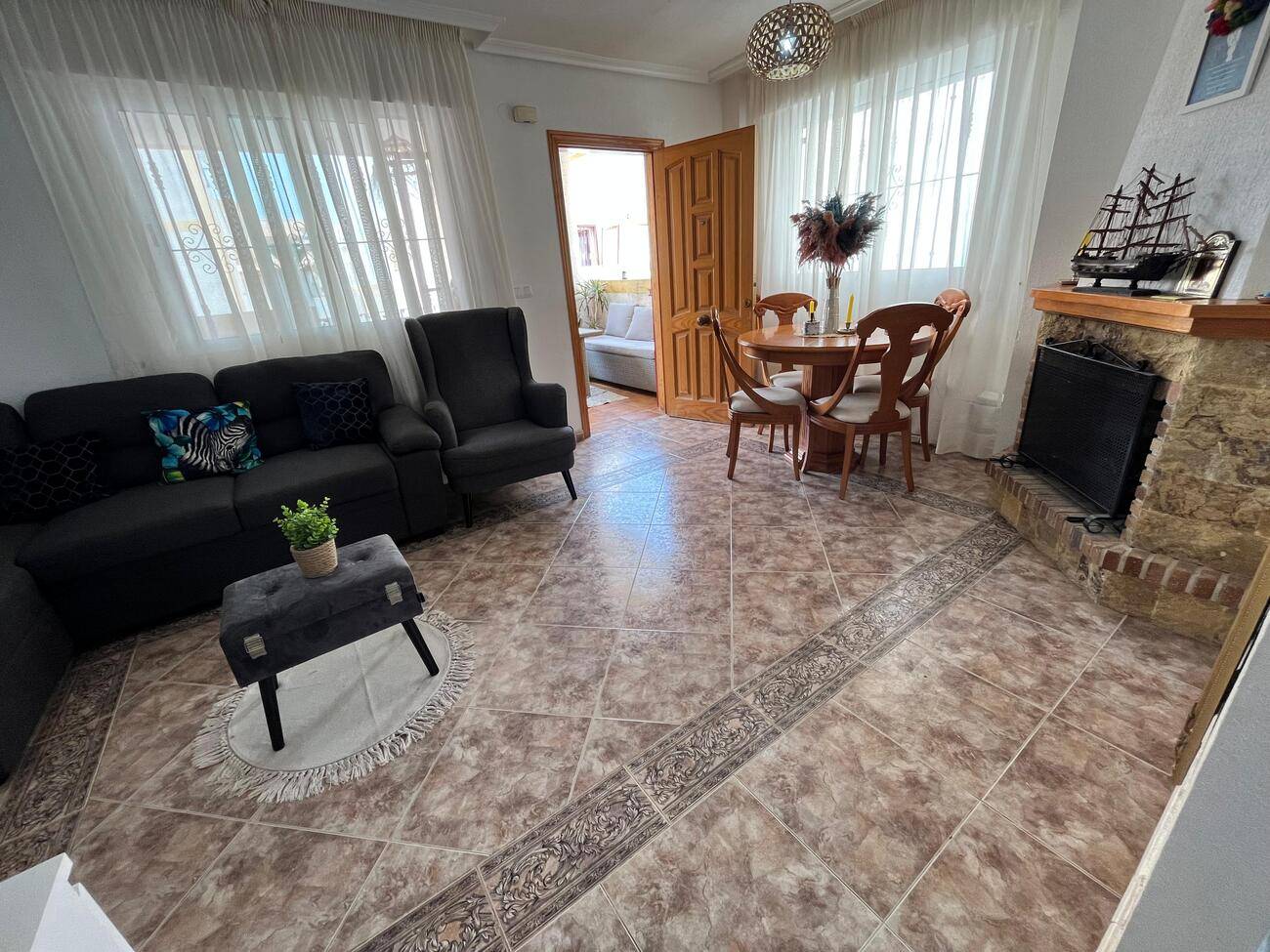 Living area in 3-bedroom duplex, Centro