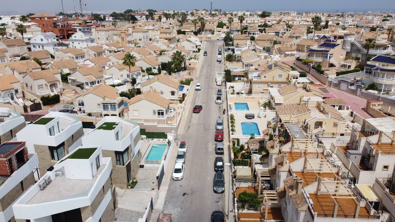 Complex grounds of the duplex in Centro, Torrevieja (view 30)