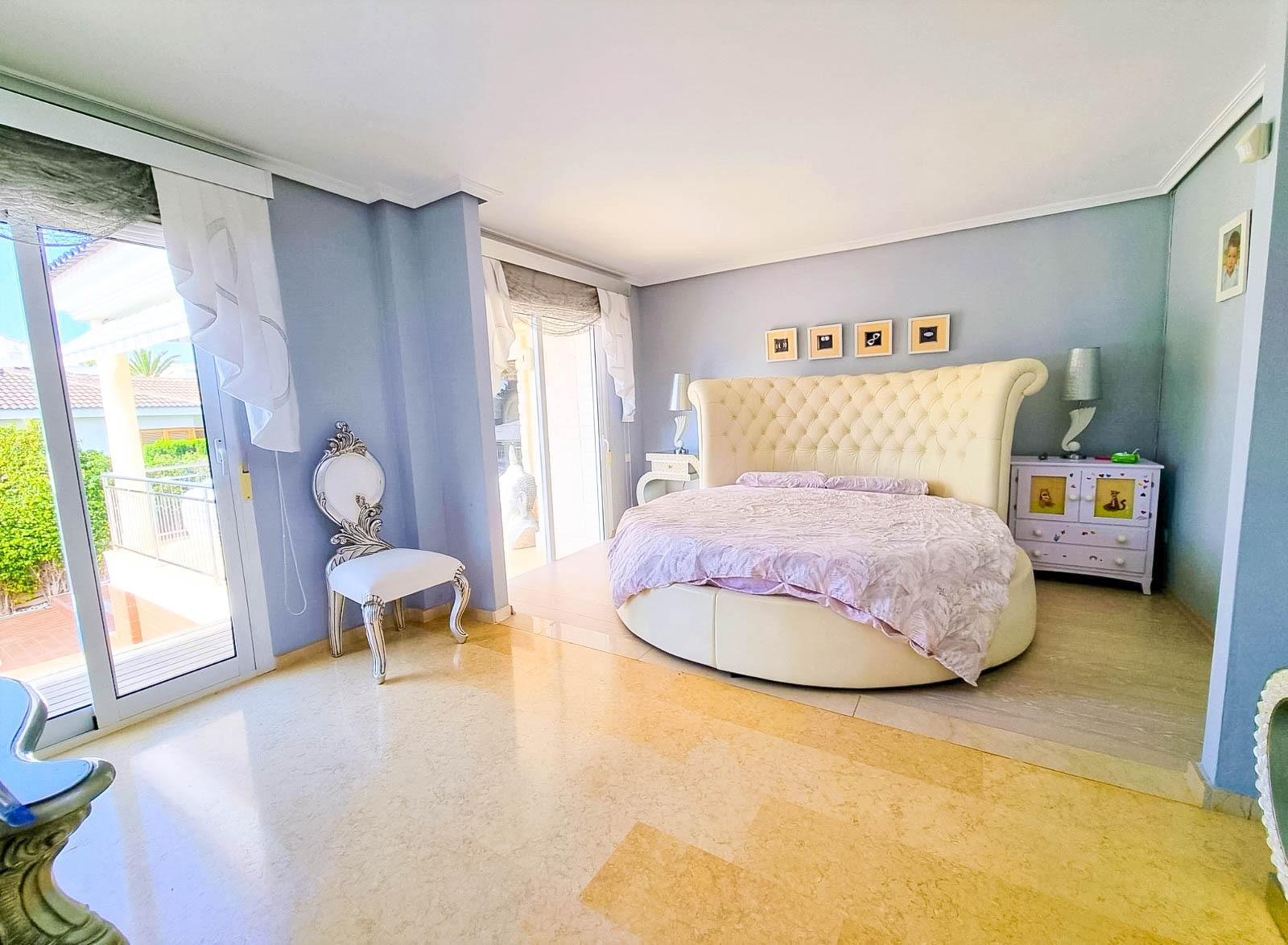 Street view of the villa in Torre la mata, Torrevieja