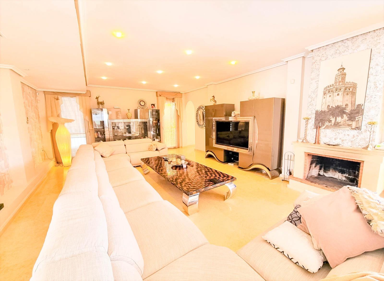 Living area in 5-bedroom villa, Torre la mata