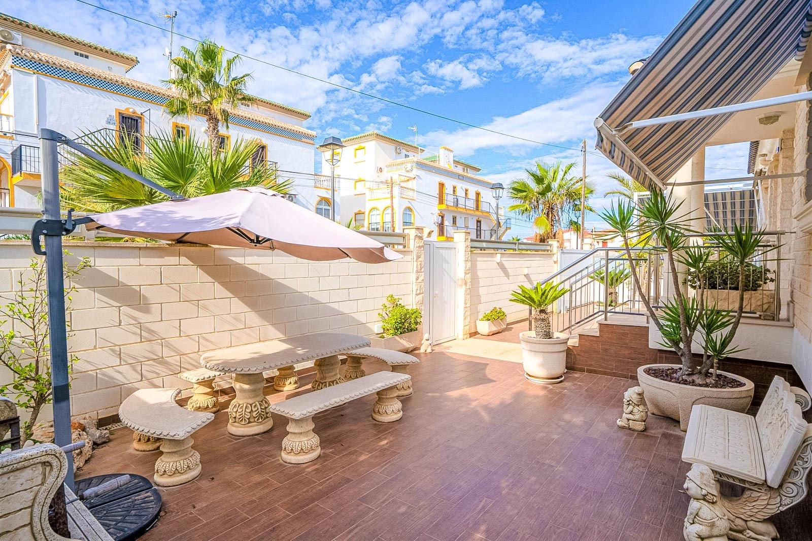 Neighbourhood view of the villa in Torre la mata, Torrevieja (view 39)