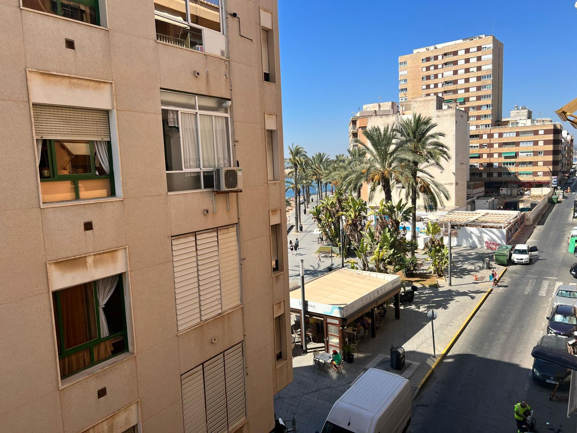 Building detail of the apartment in Paseo maritimo, Torrevieja (view 31)