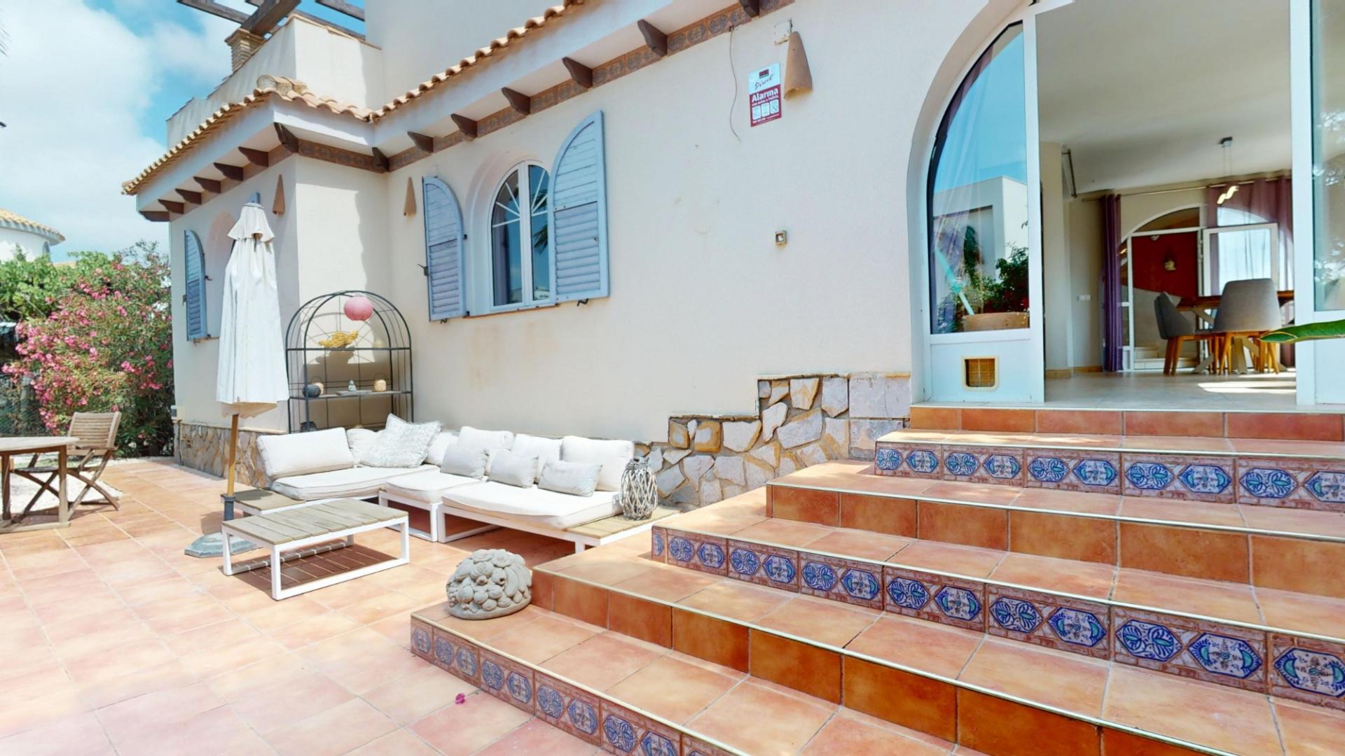 Villa for sale in La Zenia, Orihuela Costa - exterior view of the residential building