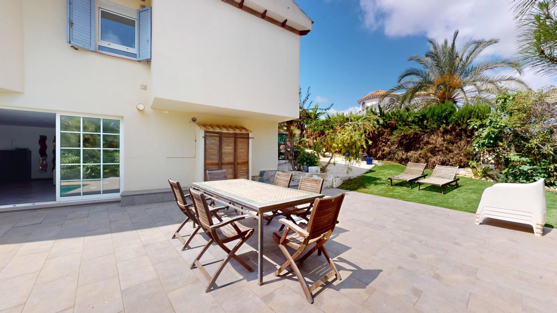 Neighbourhood view of the villa in La Zenia, Orihuela Costa (view 29)