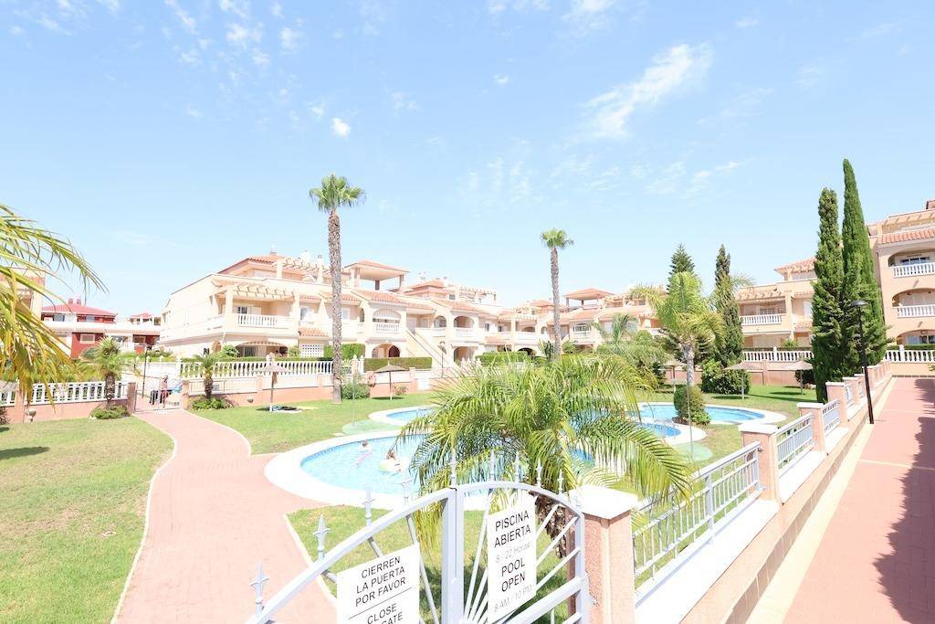 Bungalow for sale in La Ciñuelica, Orihuela Costa - exterior view of the residential building