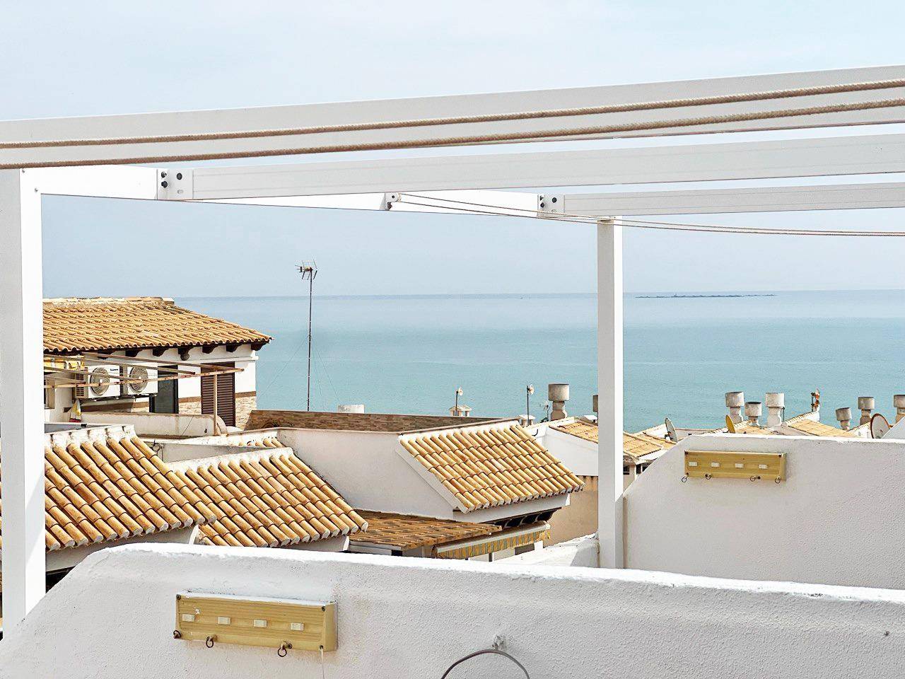 Duplex for sale in CERVANTES-PLAYA, Guardamar Del Segura - exterior view of the residential building