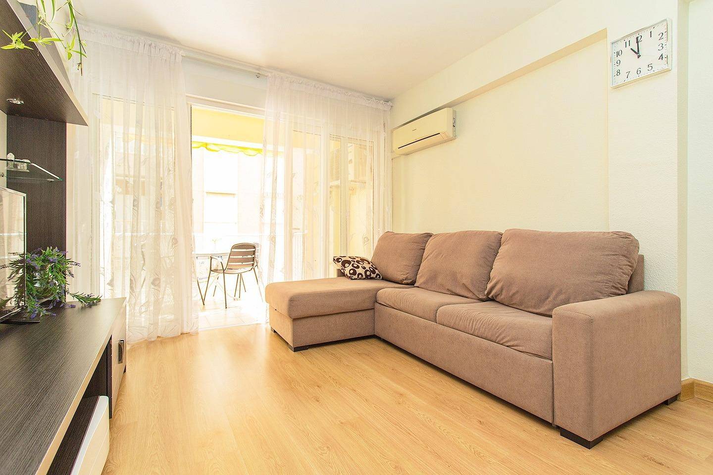 Bedroom in 3-bedroom apartment, Playa del cura