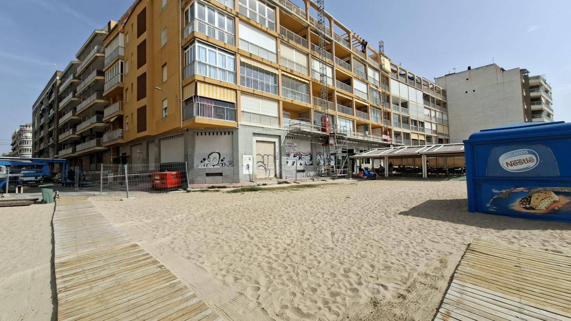 Street-facing exterior of residential building in Acequion, Torrevieja